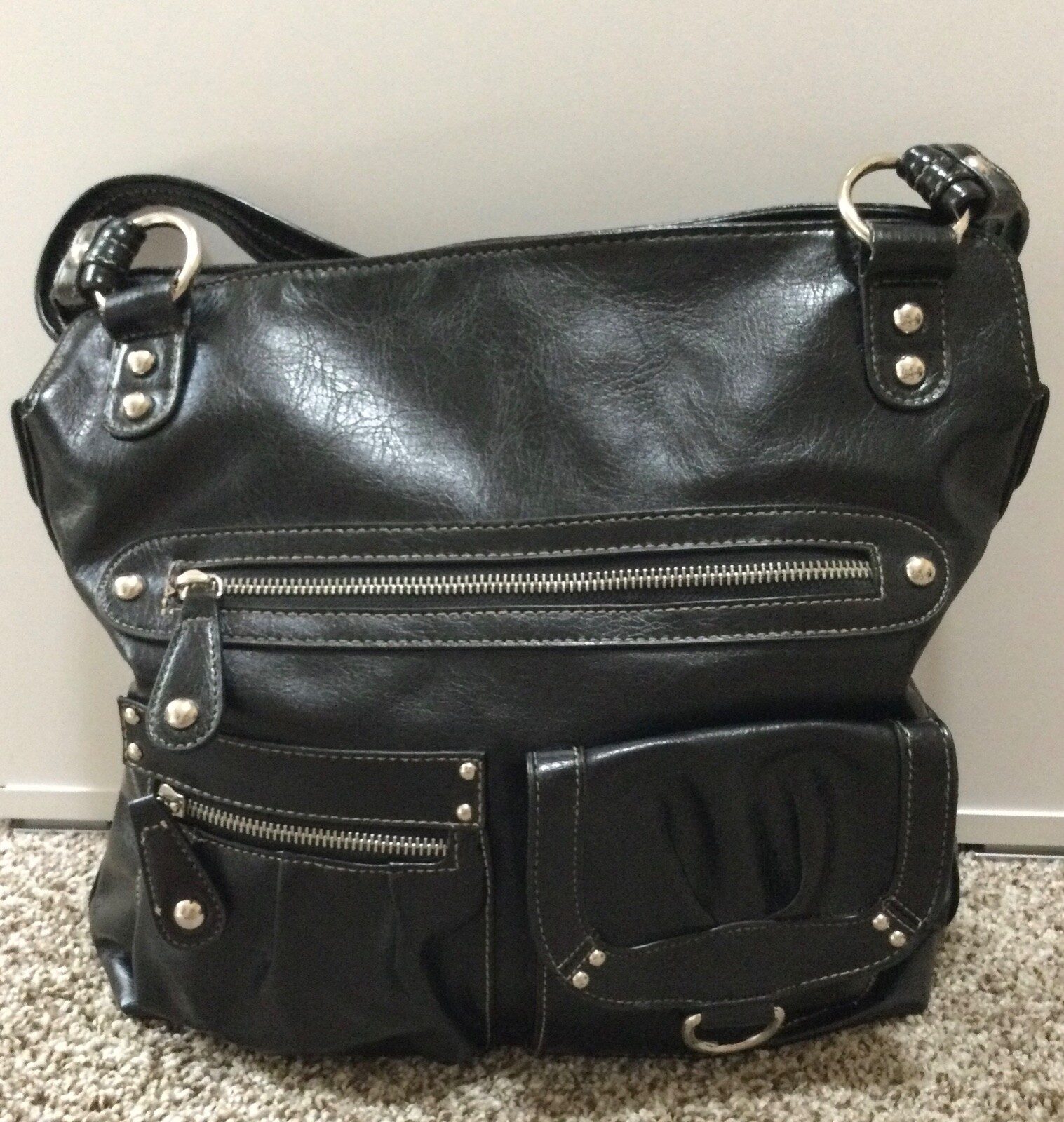Black Vinyl Purse Unbranded Medium Purse 2 Straps Silver Hardware Pockets Lined