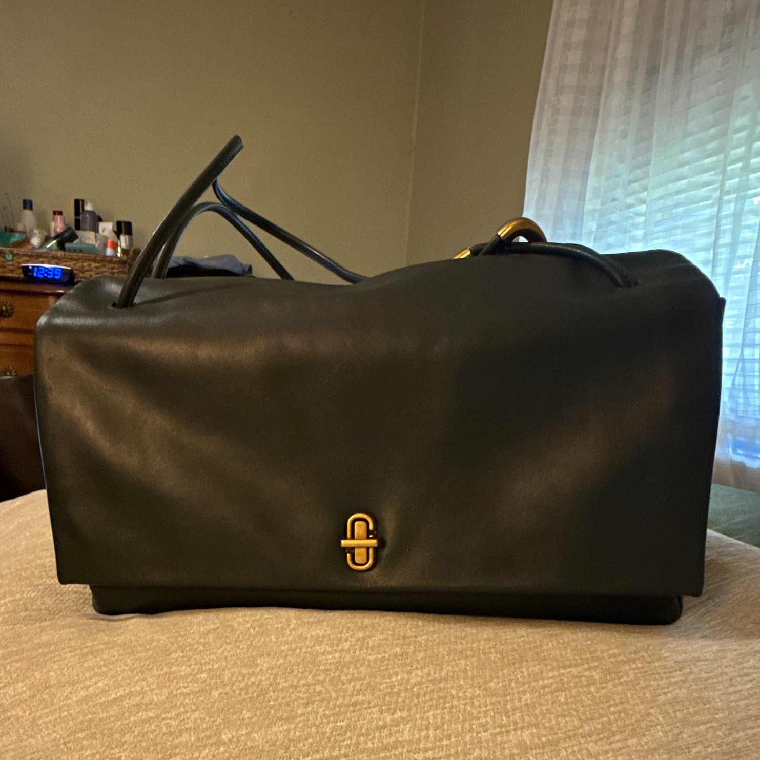 Marc Jacobs Large Green Shoulder Bag Gold Hardware Magnetic Burgundy Lined