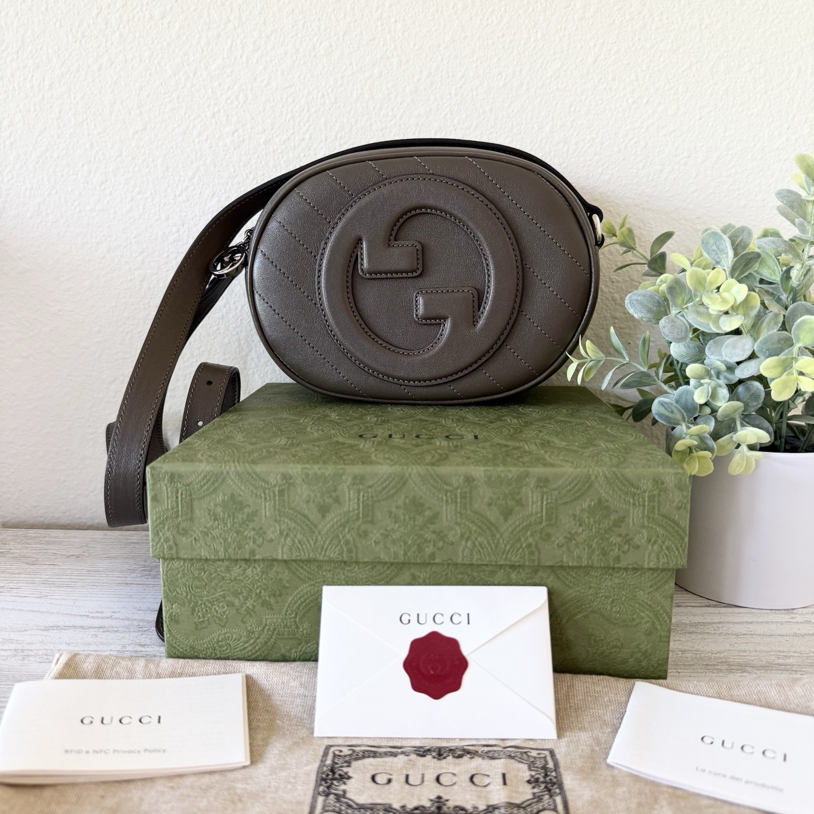 New Gucci Blondie Sakai de Green Leather Crossbody Shoulder small oval Bag Brown