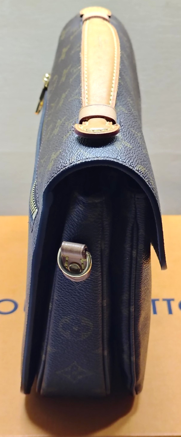 Louis Vuitton Pochette Metis, classic Monogram canvas, polished gold tone S lock