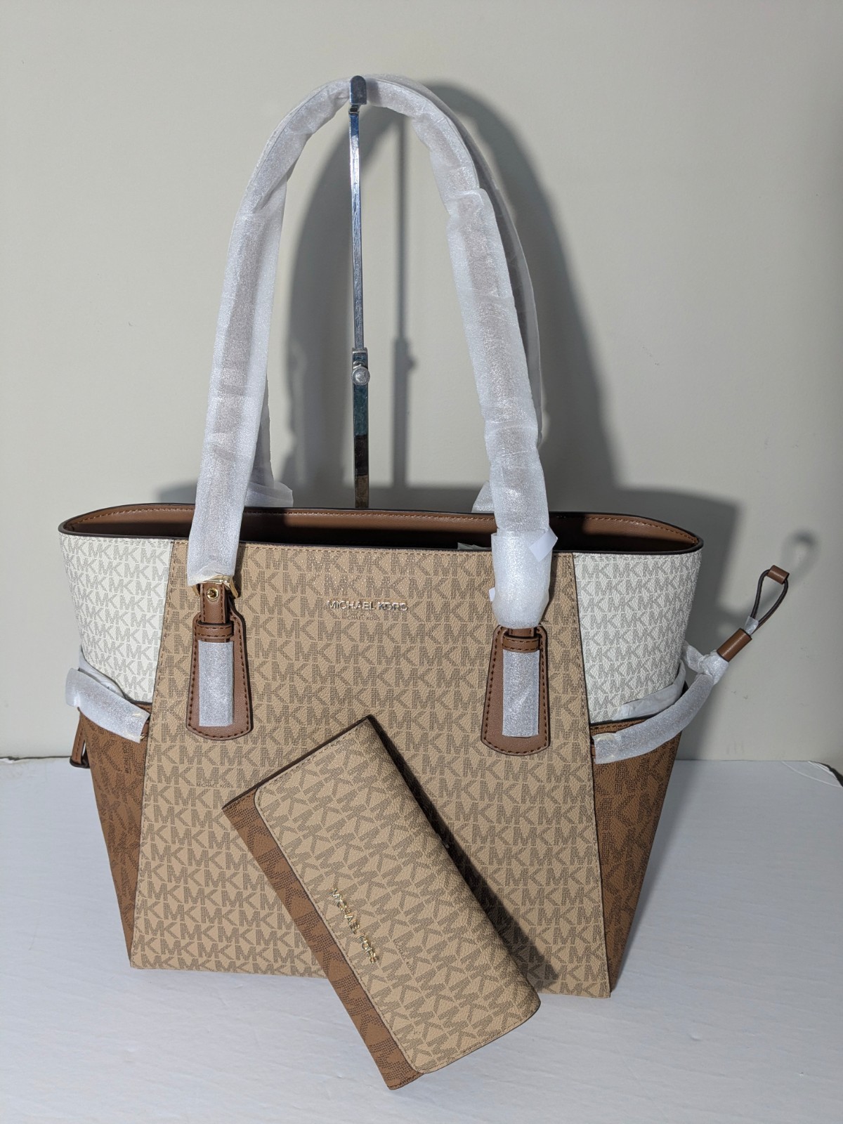 Michael Kors Voyager E/W Tote Camel Bag & Wallet – NWT