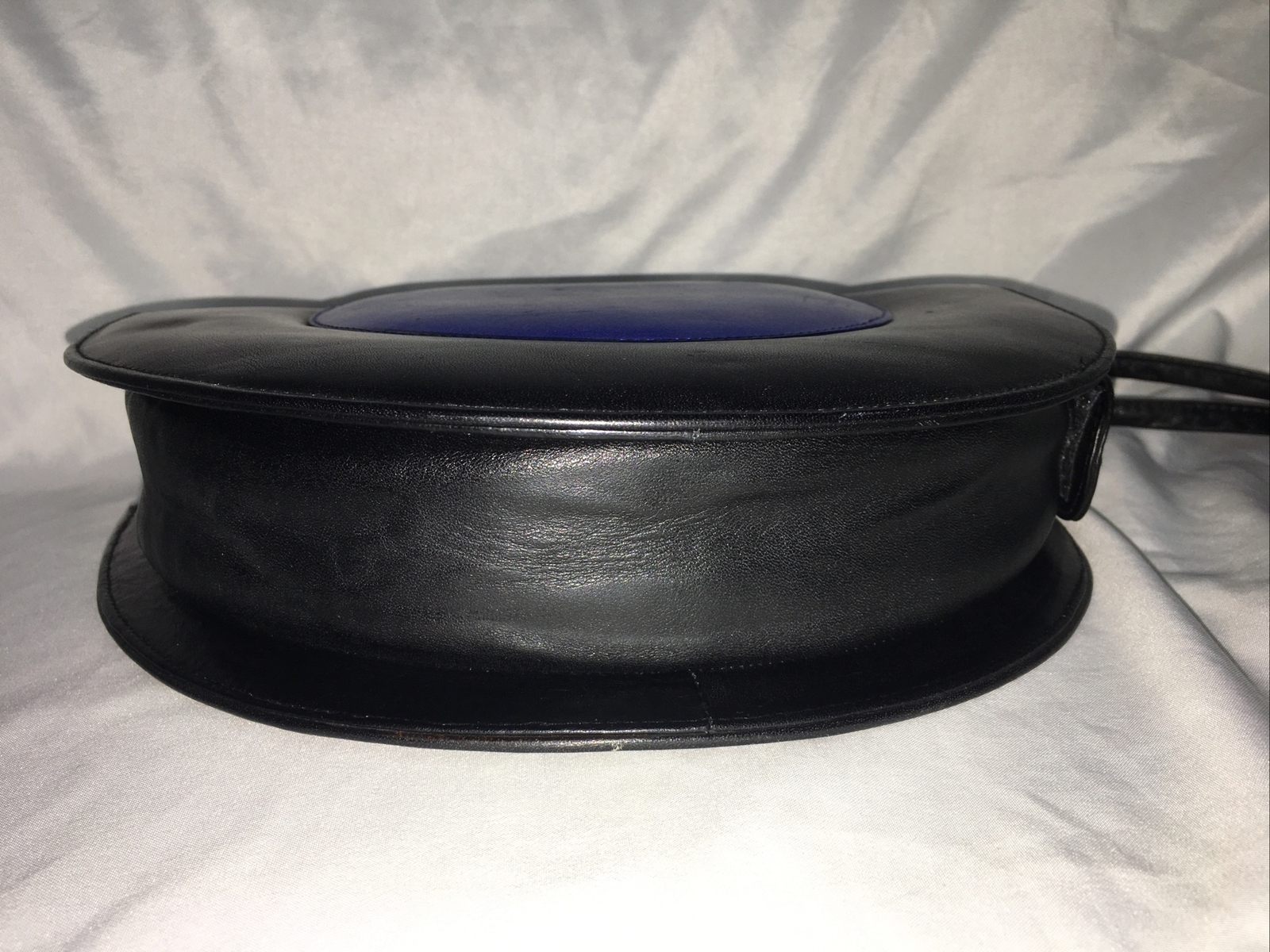 Safi Vintage Blue Circle Black Leather half circle crossbody purse zip Size M