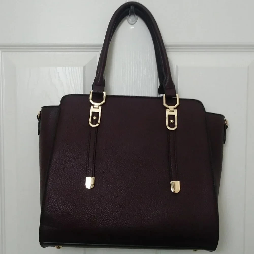 La Terre Vegan Cranberry Tote bag