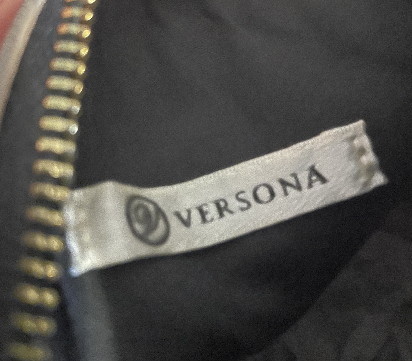 NWT VERSONA “LE MIEL” TRIANGULAR HAND-BAG hand bag TRIANGLE PURSE w/TASSLES mini