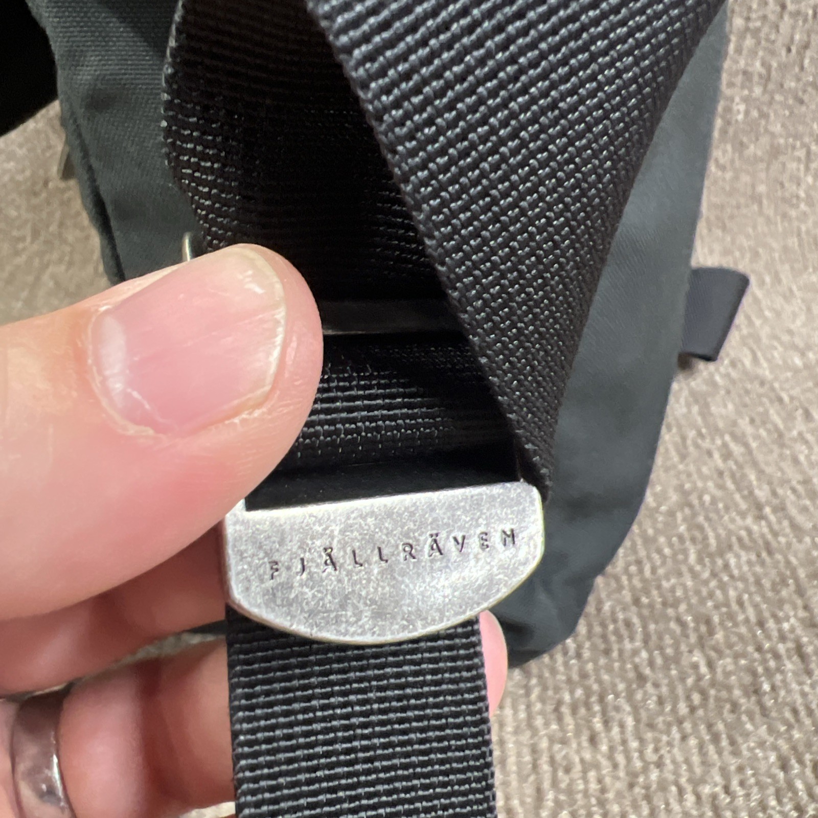 FJALLRAVEN Foldsack No. 3 Black Crossbody Bag G-1000 Discontinued