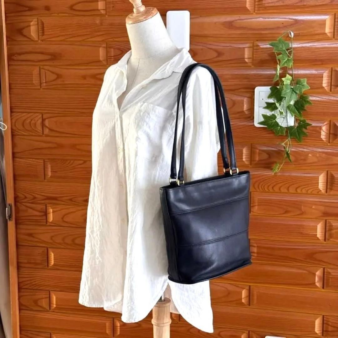 COACH Old Coach 9098 Navy Grained Leather Shoulder Bag