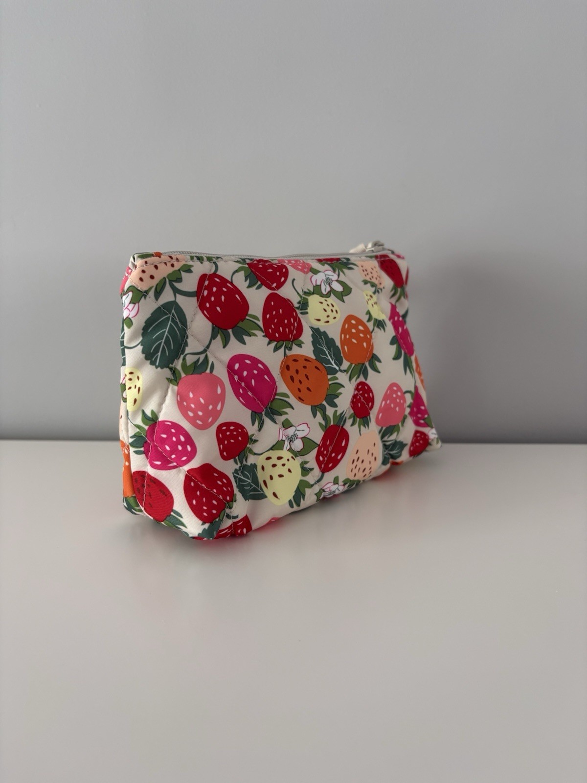 Vera Bradley Essential Small Pouch in Ultralight BUSHELS OF BERRIES PUMICE STONE