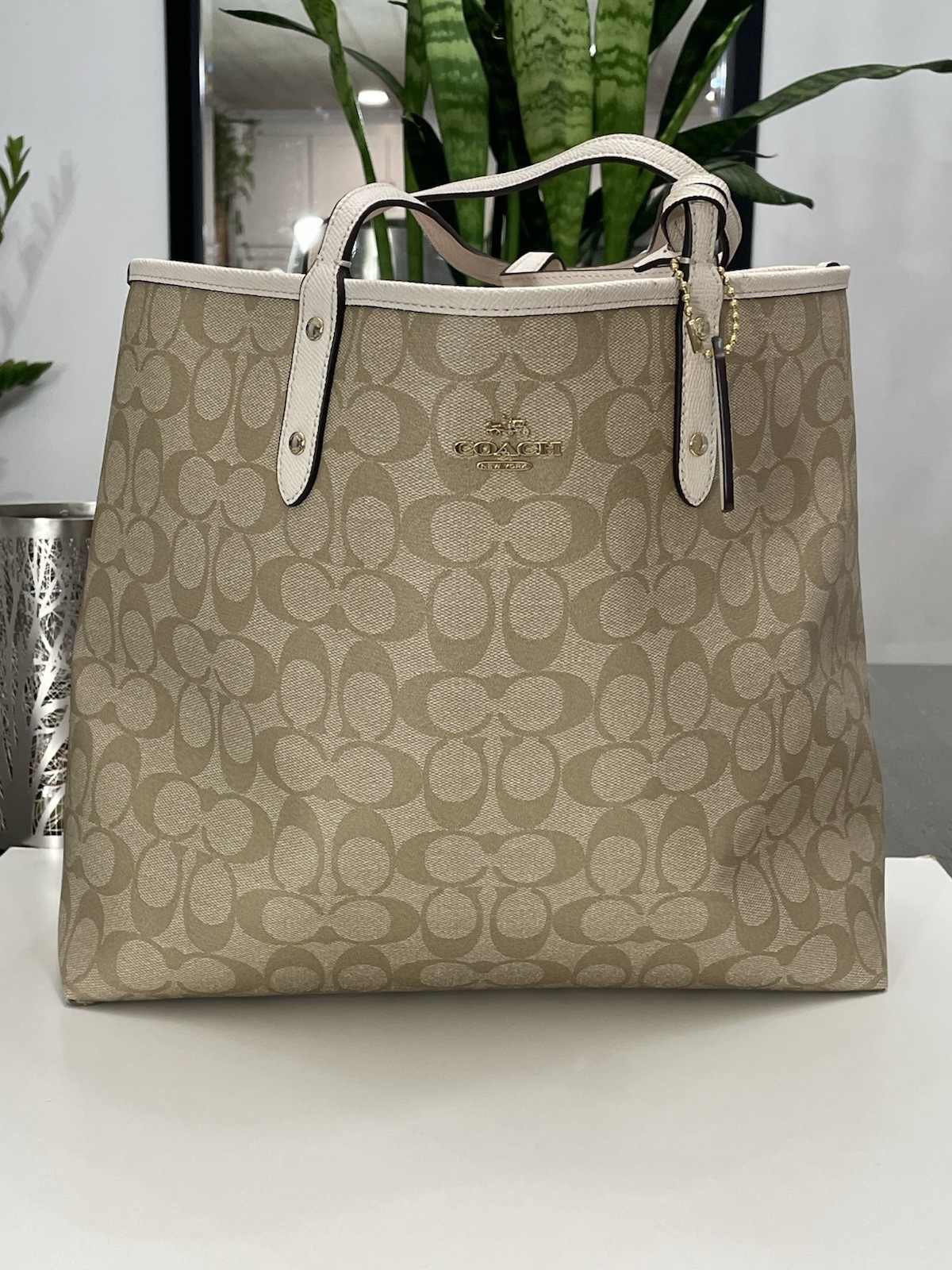 NWT Coach Reversible City Tote Signature Canvas Khaki Chalk w/ Zip Pouch