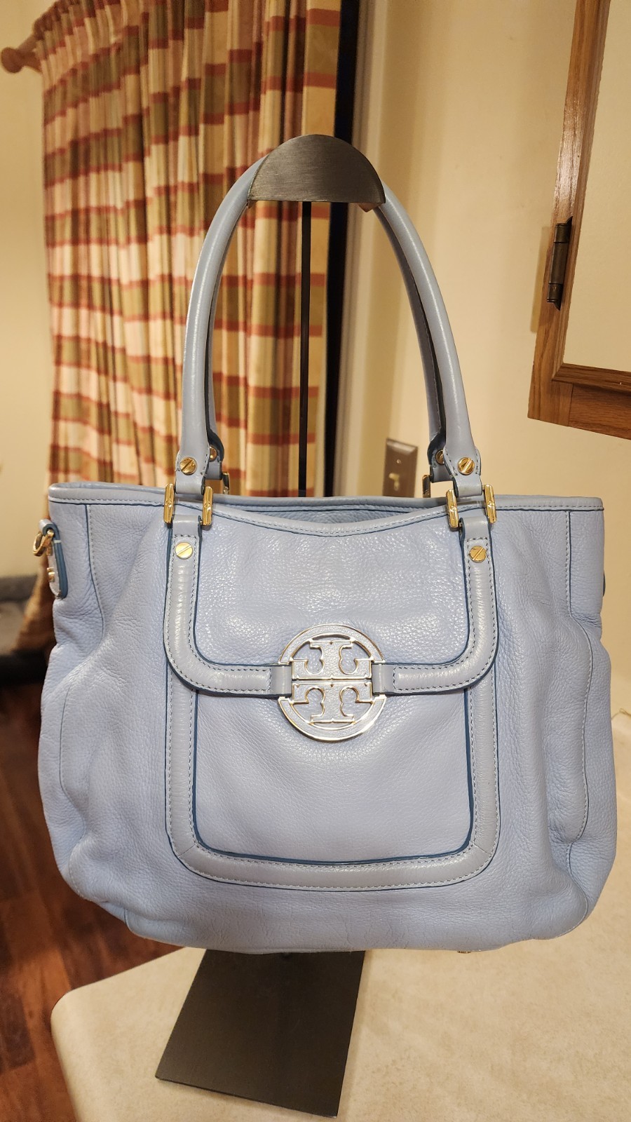 Tory Burch Amanda Hobo bag pebbled leather, a front flap pocket signature logo