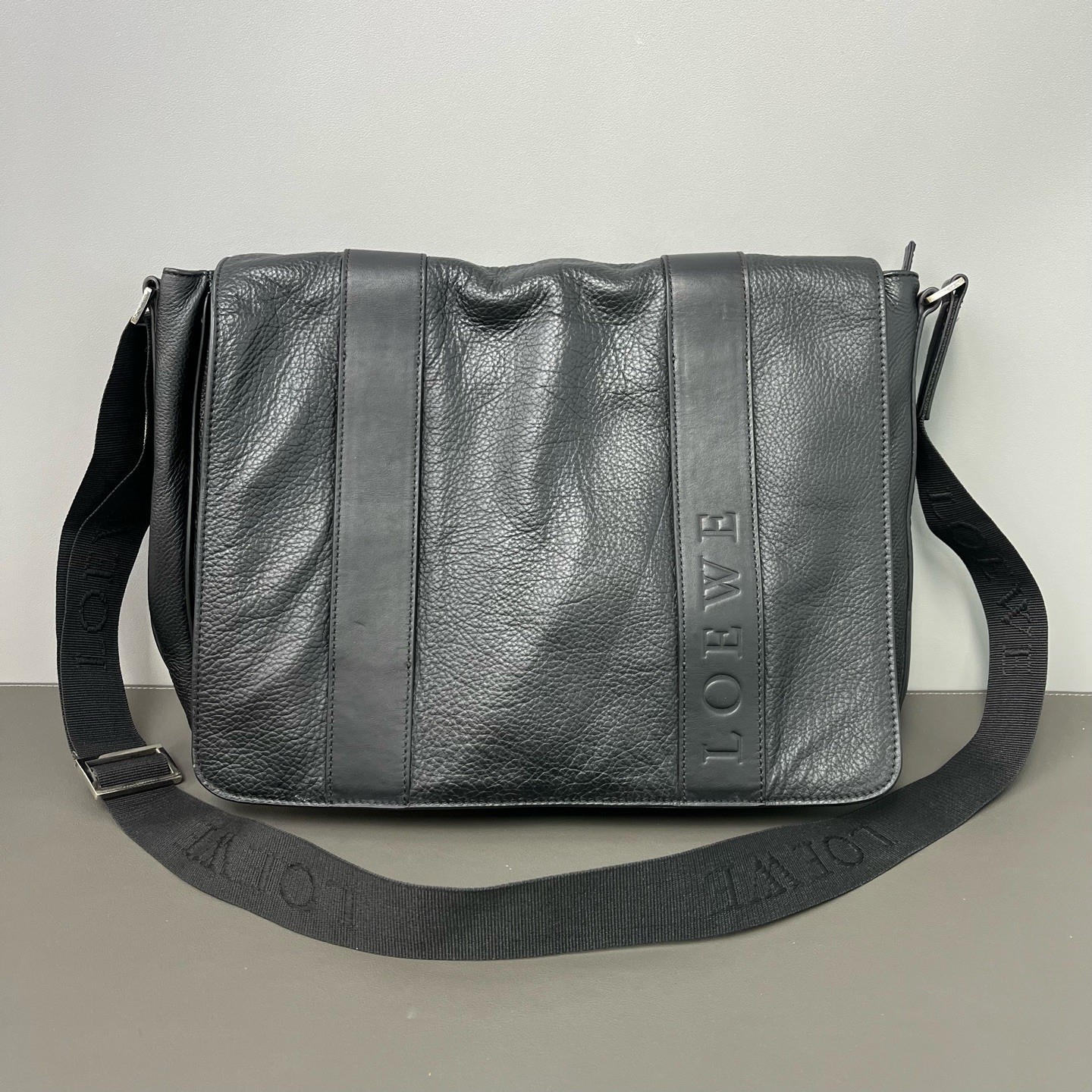 Loewe Pre-Owned Authentic Messenger Bag Black Free Tracked Shipping