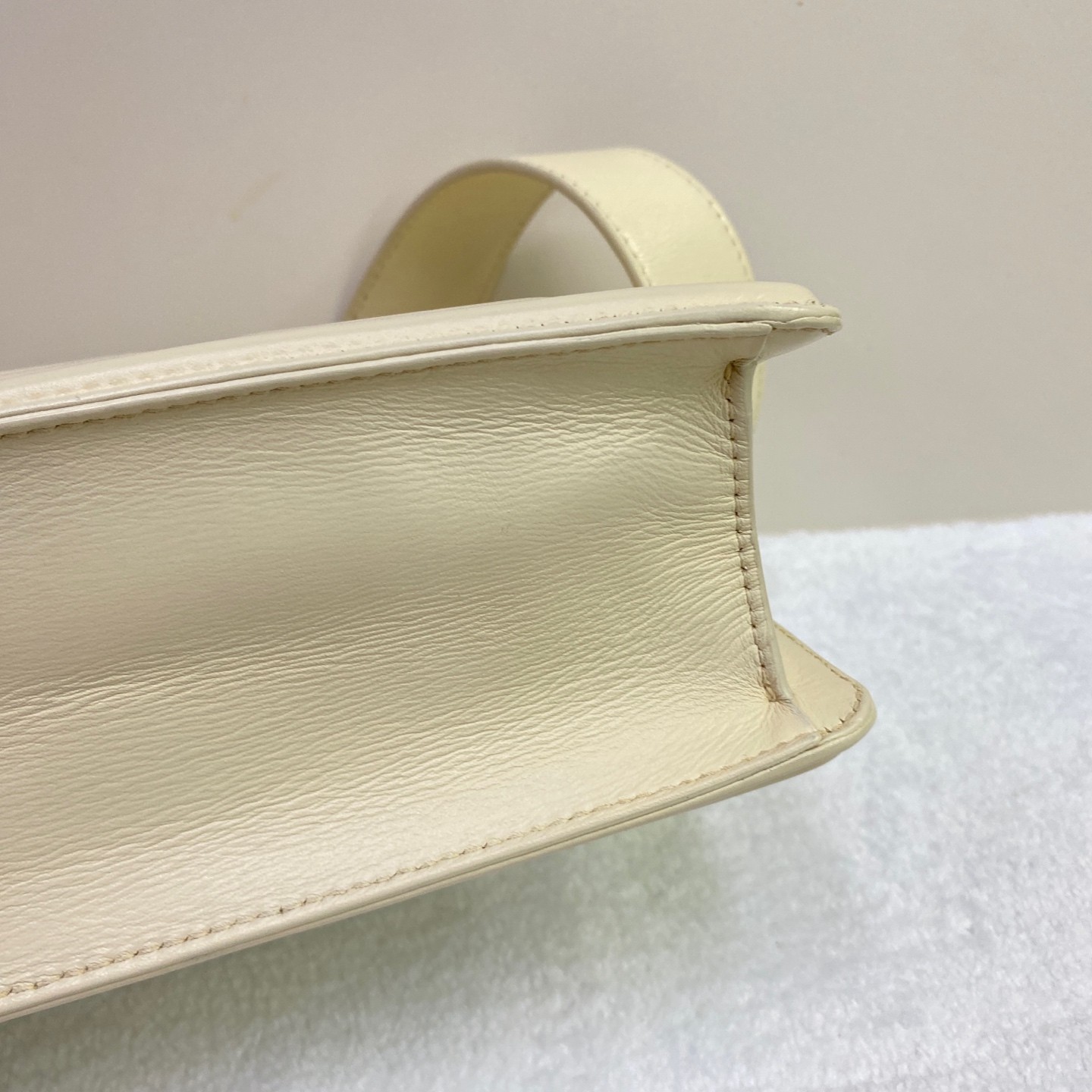 AUTH Bvlgari Serpenti Forever Cream White Quilted Medium Crossbody Bag