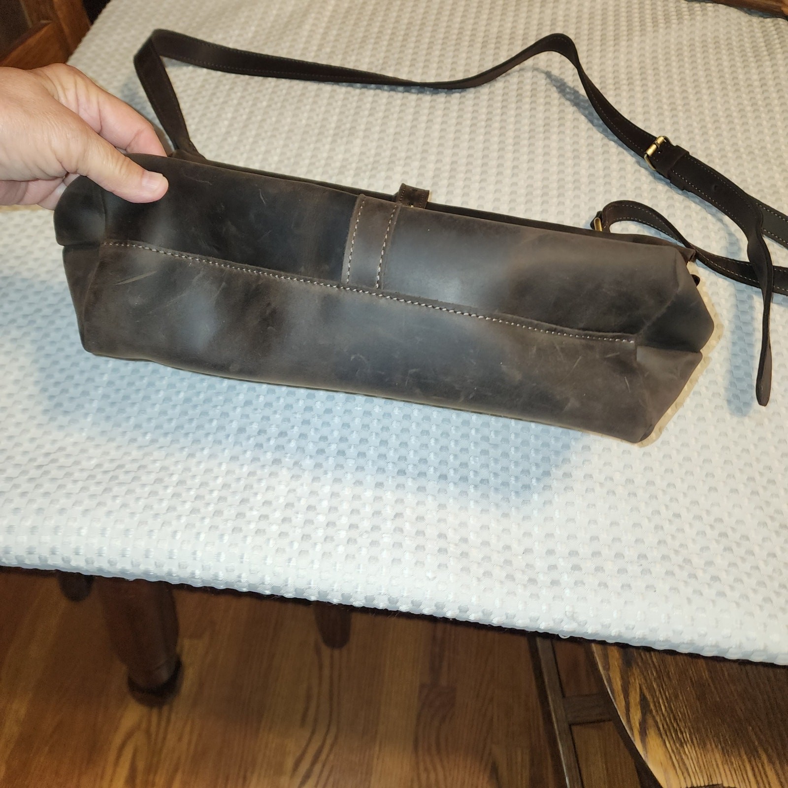 HANDCRAFTED GENUINE LEATHER TOP HANDLE CROSSBODY IMPORTED FRAME BAG