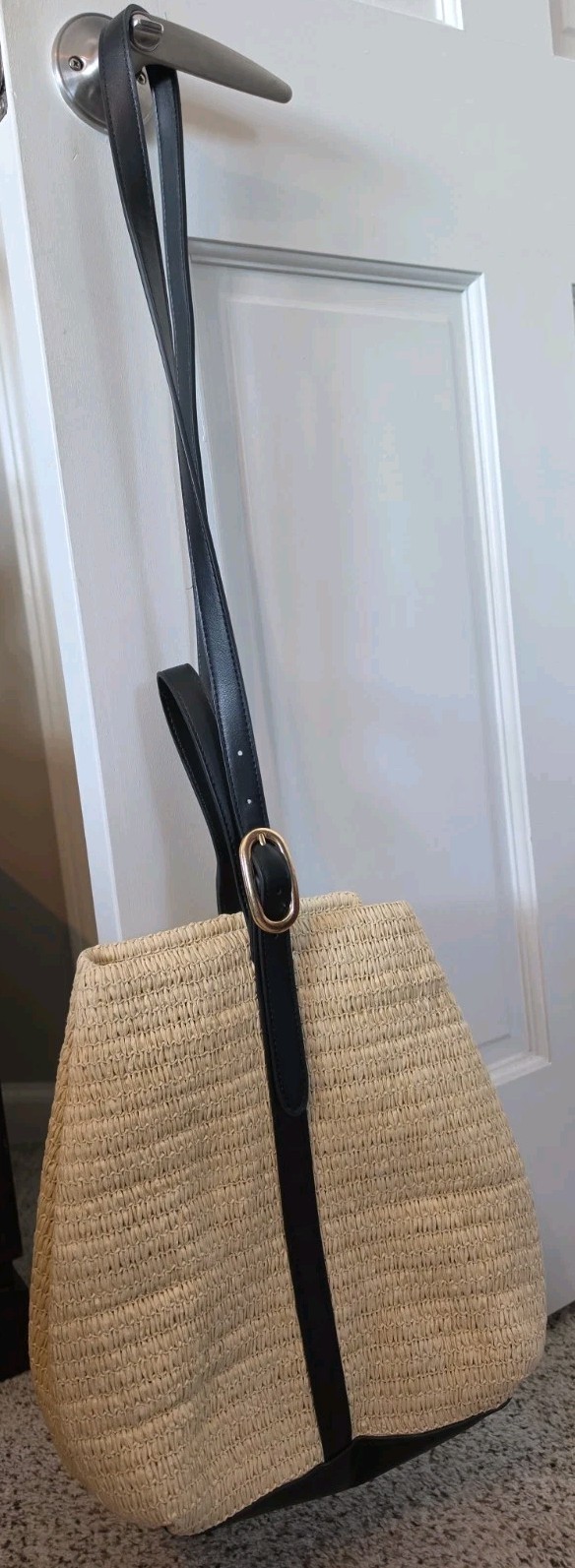 OLD NAVY CROSSBODY PURSE BEIGE STRAW BLACK FAUX LEATHER HANDLES 11.75″x5.75″x5″