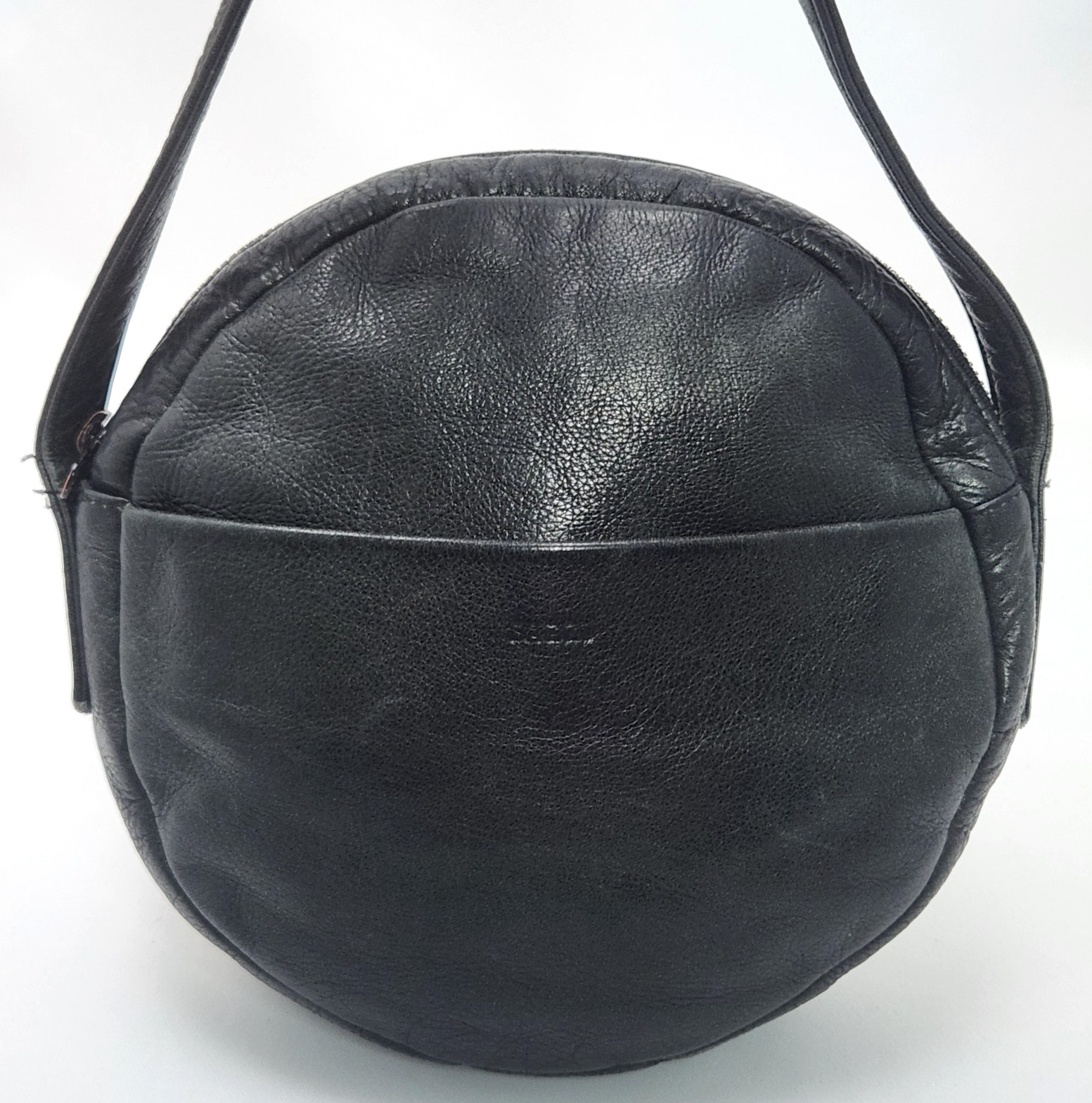 BAGGU Round Black Pebble Leather Crossbody Circle Bag 8″ Pockets Zip Made In USA