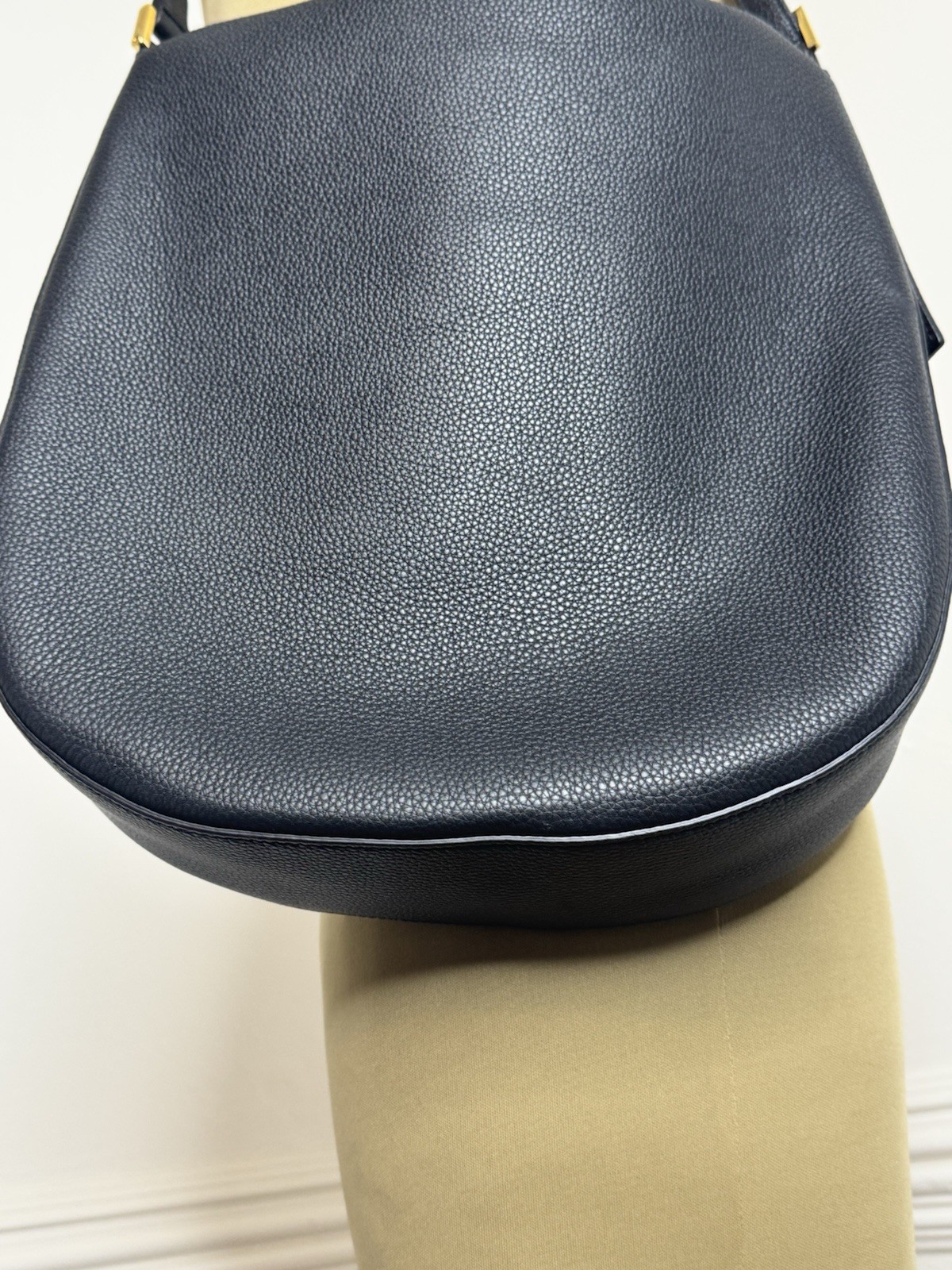 SAVETTE Black Pebbled Shoulder Bag Gold Hardware Turn Lock Lined Medium