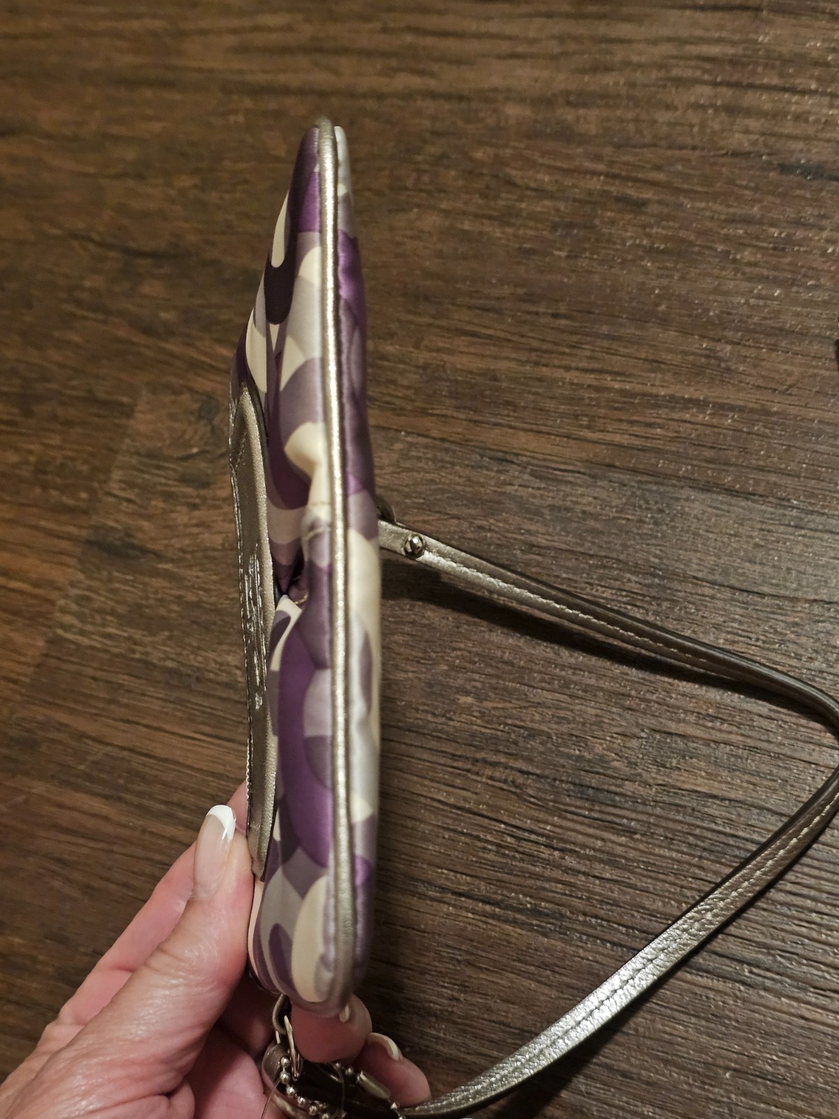 New Coach Signature Ivory Purple Chainlink Signature & Leather Wristlet RARE