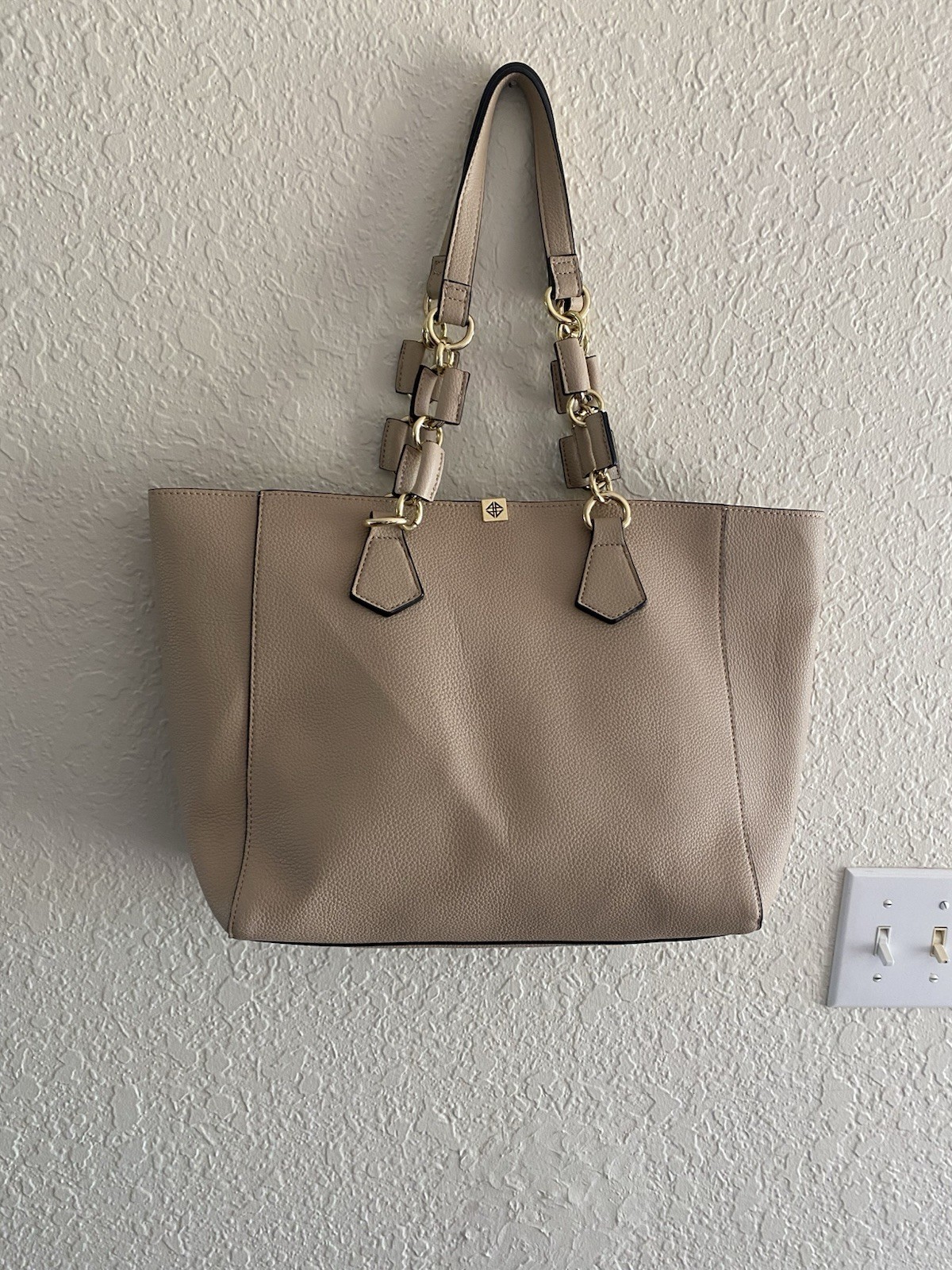 Women’s Handbag, Unbranded, Tan With Gold Accents On Handle, Open Bucket Style I