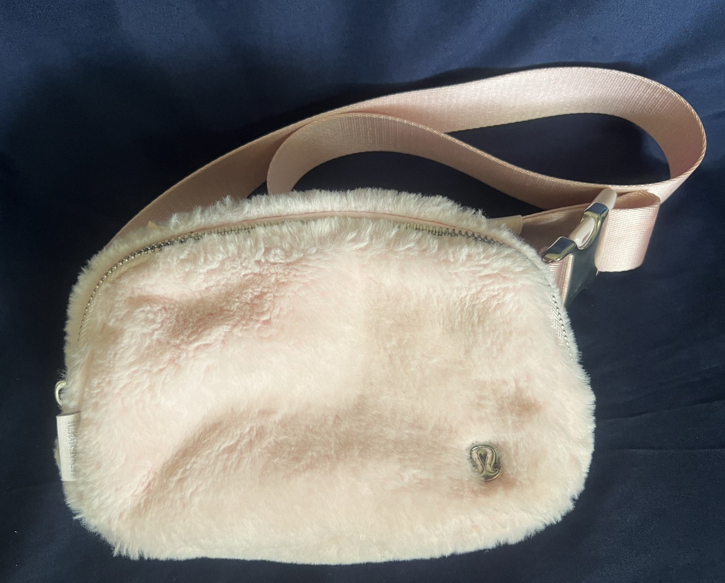 Lululemon Everywhere Belt Bag Fleece Fuzzy
