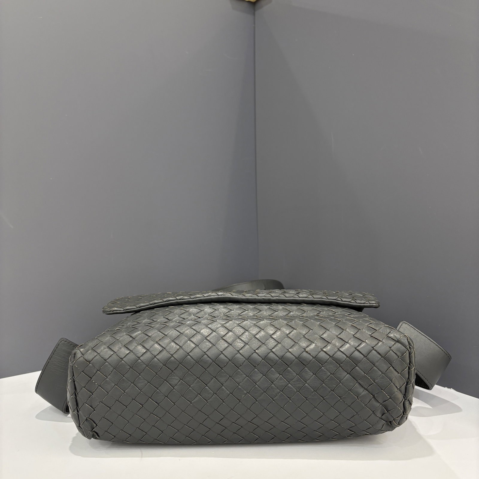 Bottega Veneta Shoulder Bag Dark Grey Lambskin Intrecciato Nappa (ym030126h7)