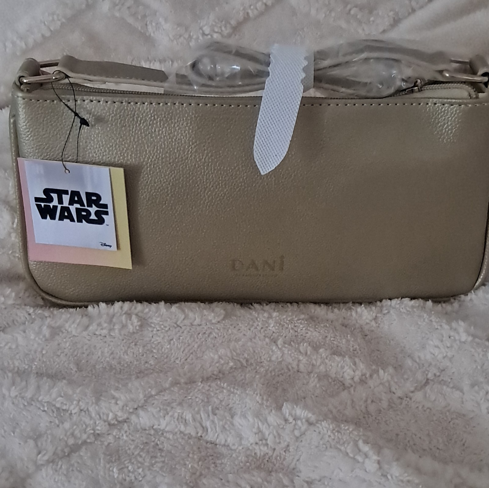 Danielle Nicole Women’s Grogu Star Wars Crossbody Bag Zip Strap