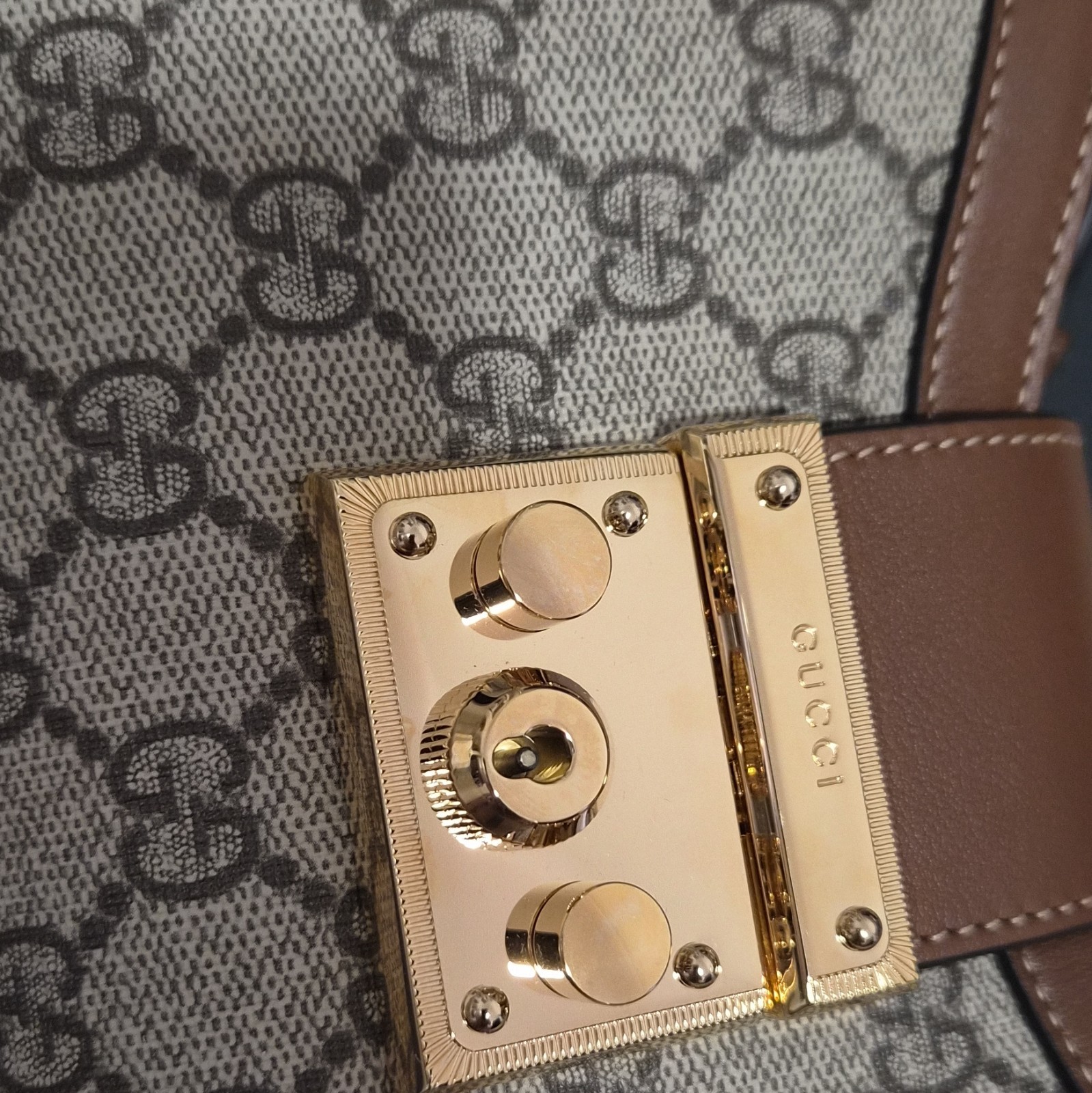 Gucci GG Padlock Small Shoulder Bag Beige/Brown Gold Hardware Chain Strap Key