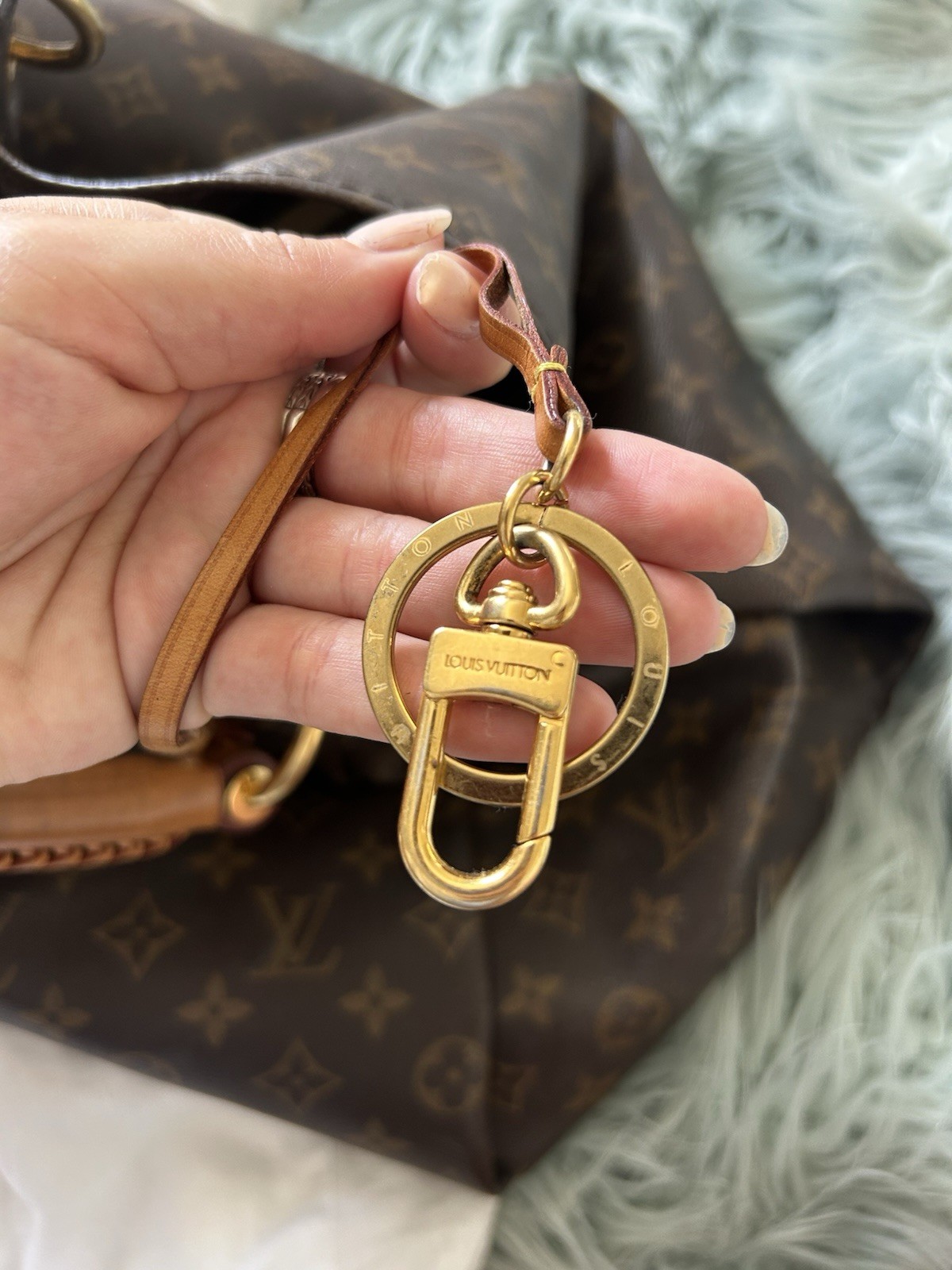 Louis Vuitton Artsy Bag