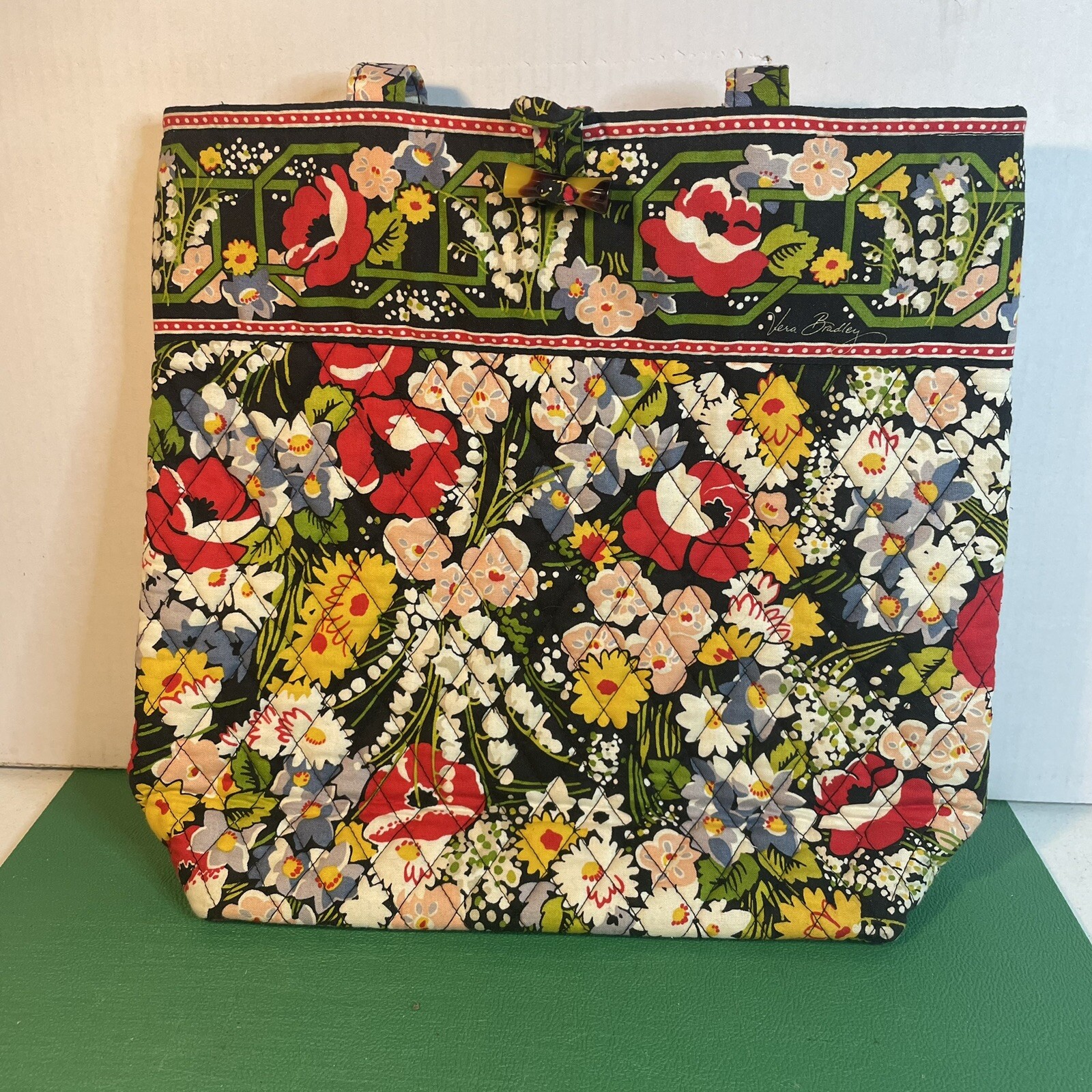 Vera Bradley, Poppy Fields Pattern Tote W/horn Toggle Button 13 Ht. Floral Tote