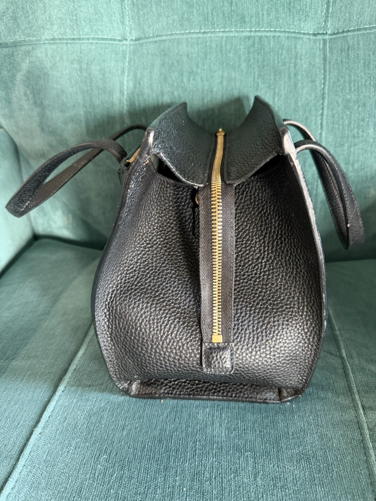 SALVATORE FERRAGAMO Medium Black “AMY” Tote – Excellent!