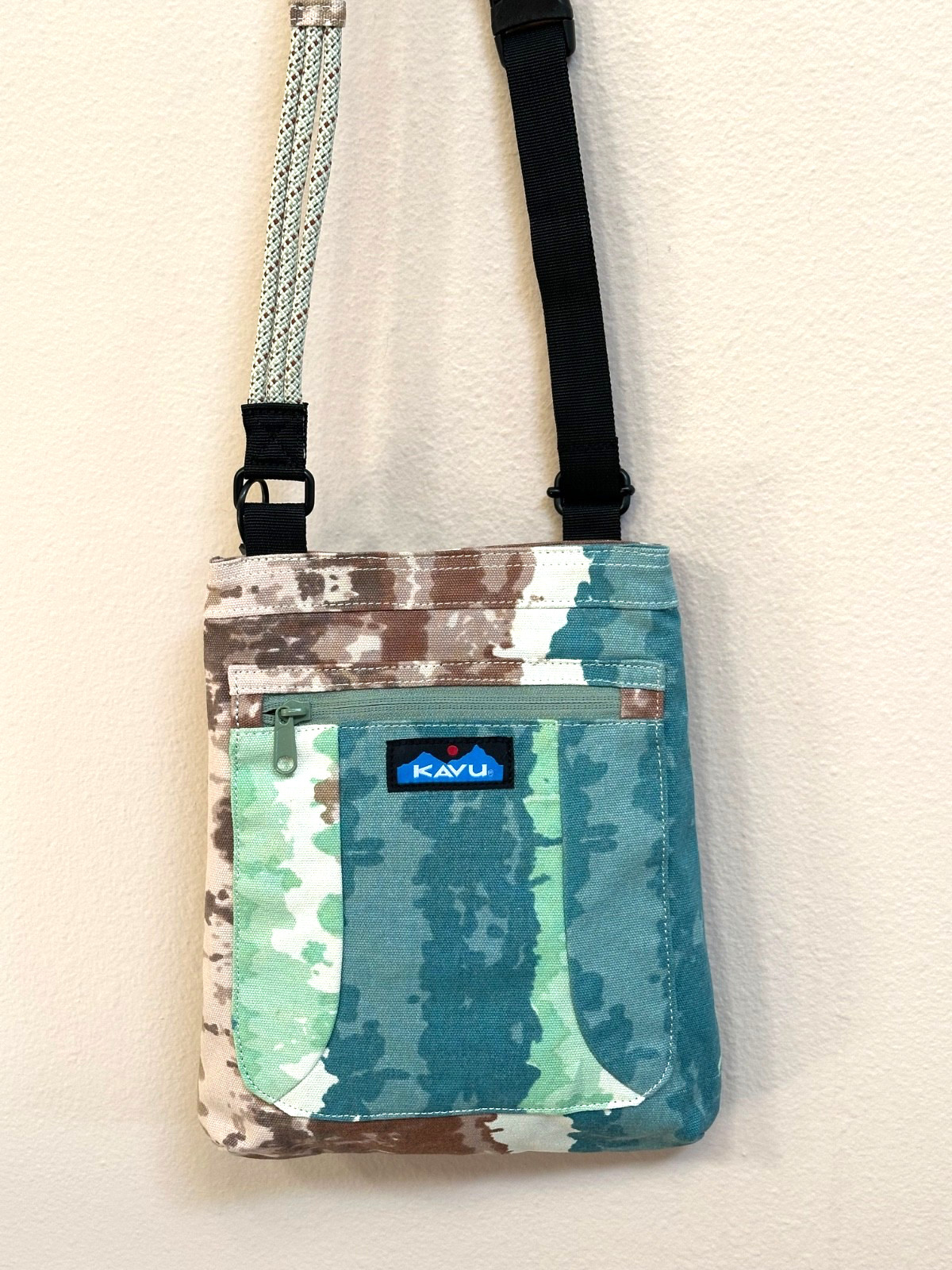 KAVU Keepalong Crossbody Bag ~ Rio Tie Dye 🍃🍂🍃🍂🍃