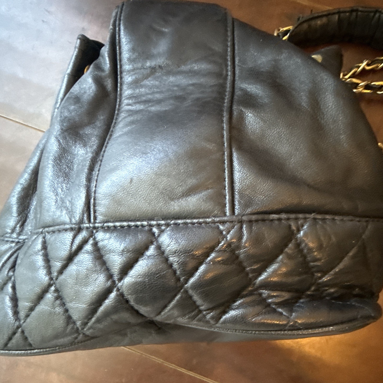 CHANEL Black Quilted CC Logo Shoulder Bag Gold Chain Strap Classic Designer