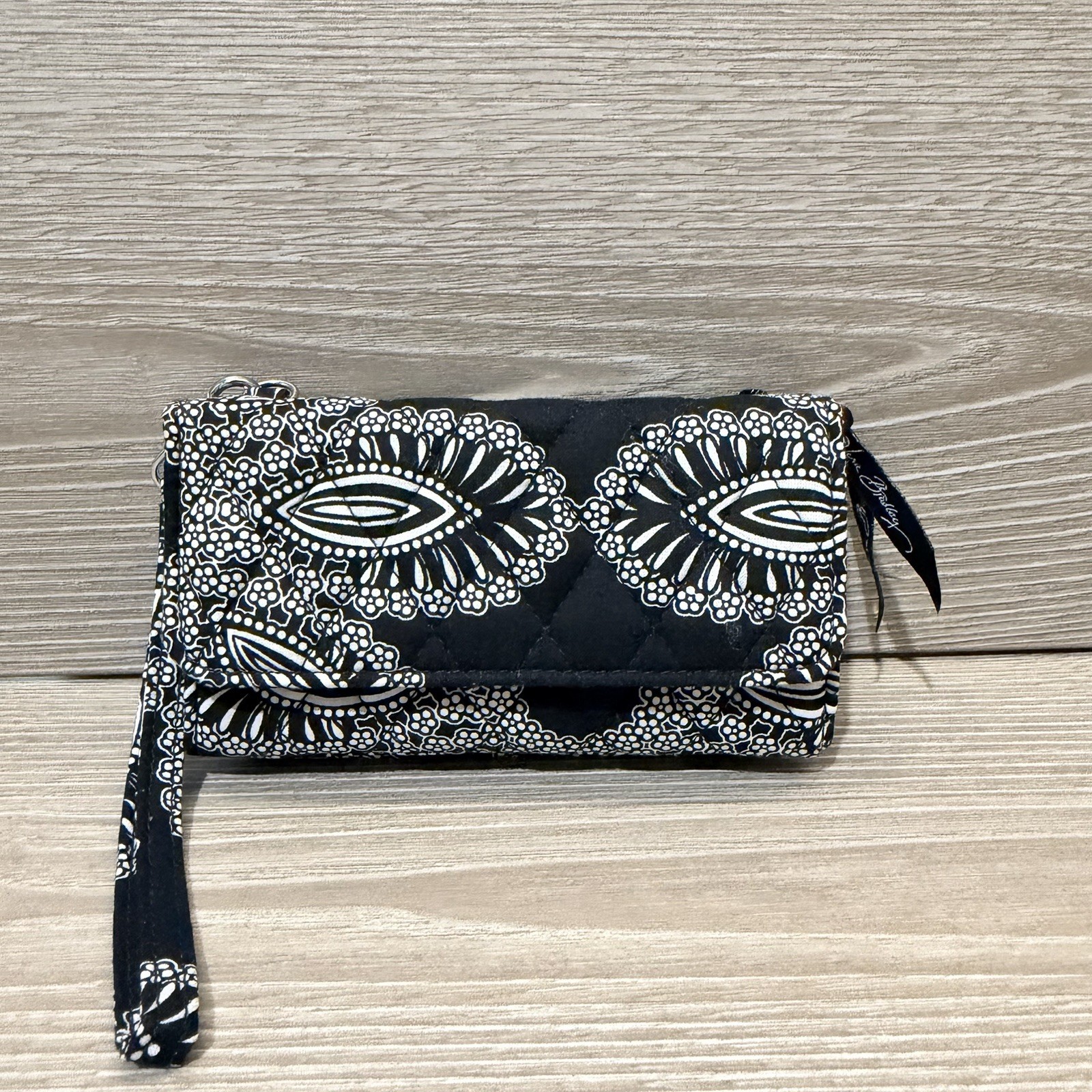 Vera Bradley Blanco Bouquet Wristlet EUC Twist Lock Wallet