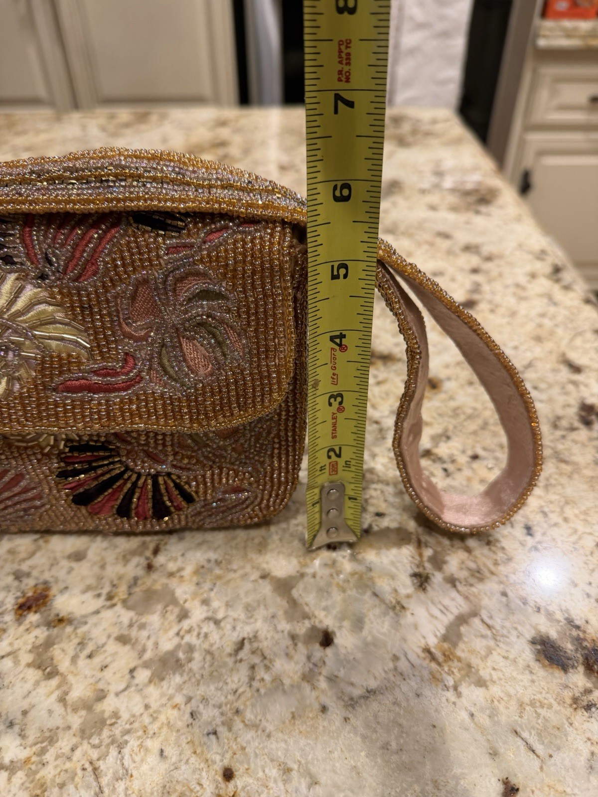 VIRAL SEASHELL Beaded Shoulder Bag with matching bag charm!!