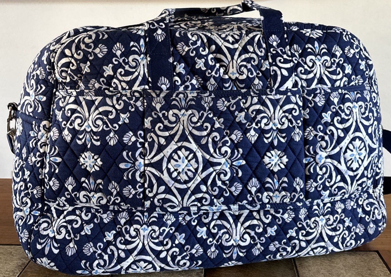VERA BRADLEY Steel Blue Medallion Grand Traveler Bag Weekender 22” Carry On EUC