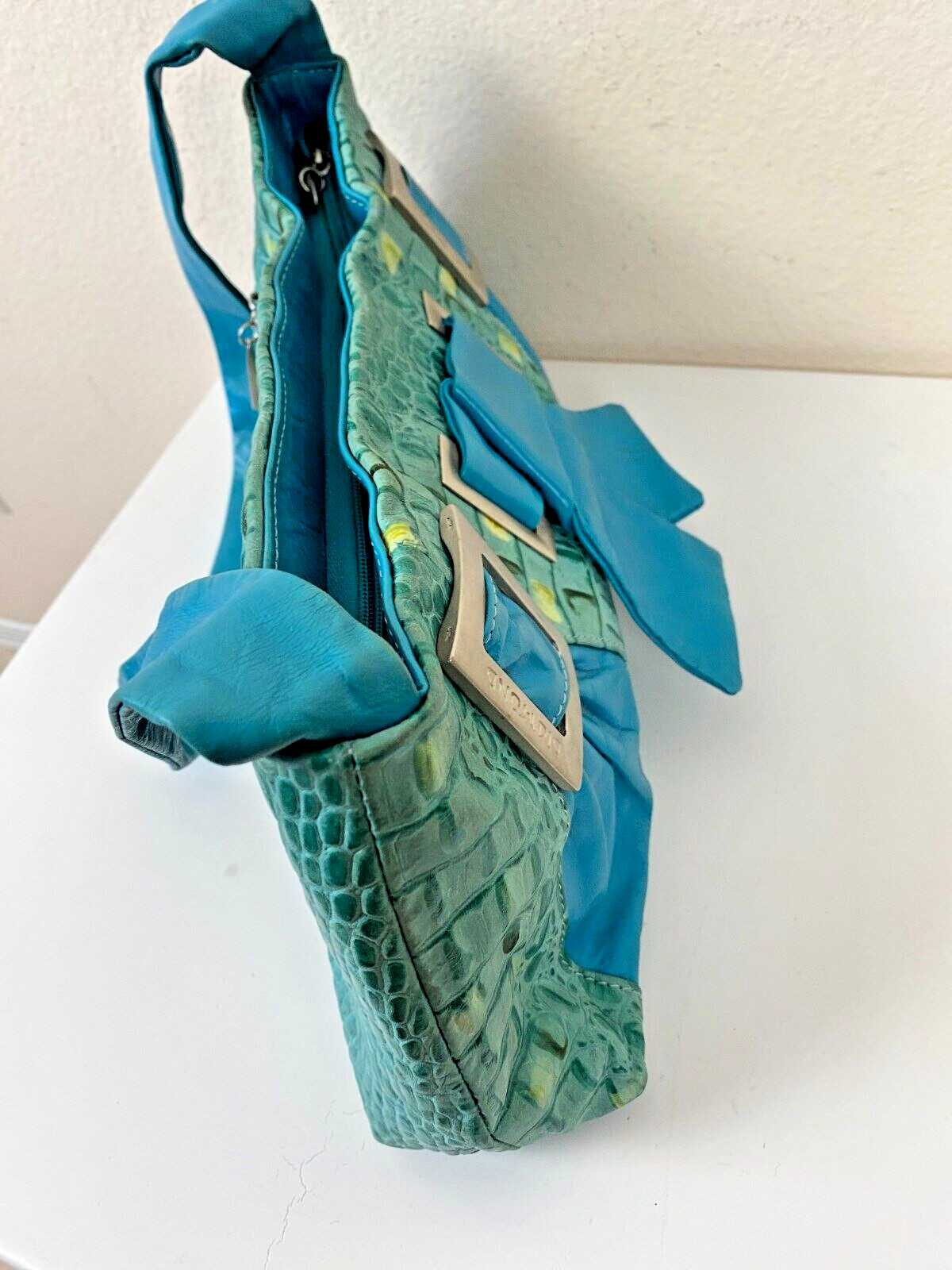 Y2K DIAMOND Italian Design Shoulder Bag Turquoise Blue Pat. Leather Fashionista