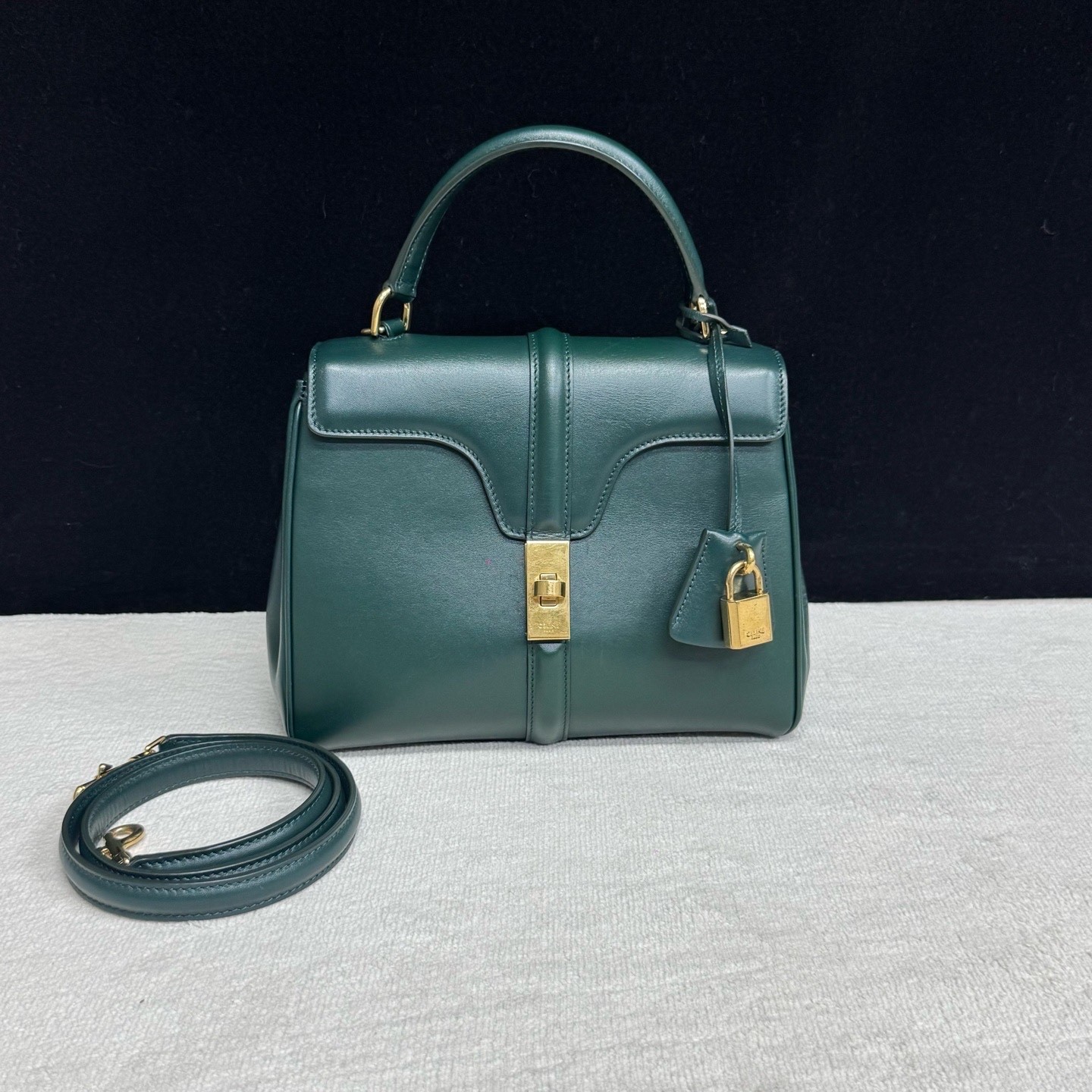 Celine Pre-Owned Authentic Crossbody Bag Dark Green 23*18*10cm