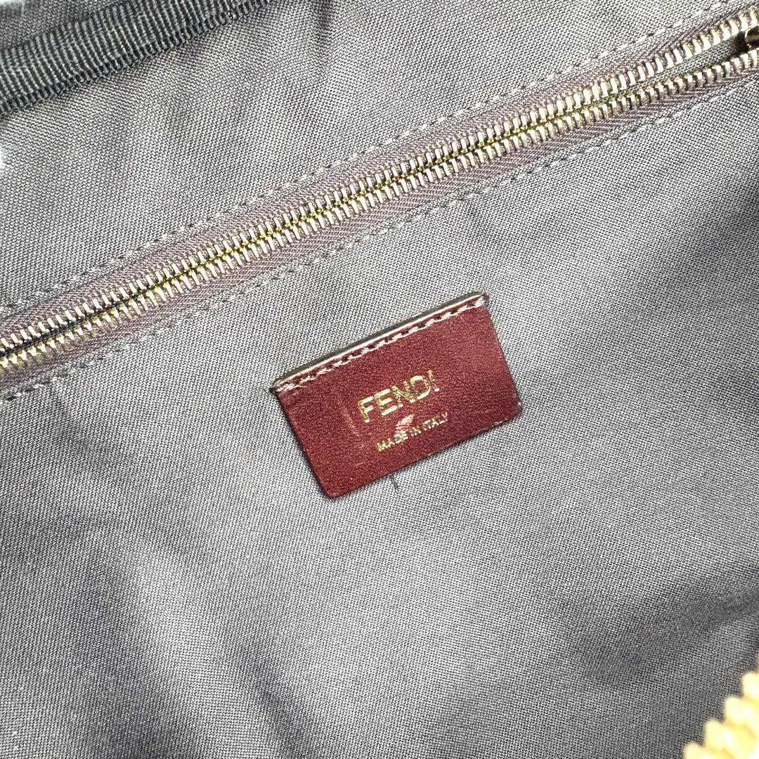FENDI × FILA FENDI MANIA Leather White body bag Y2K Vintage Italy Authentic