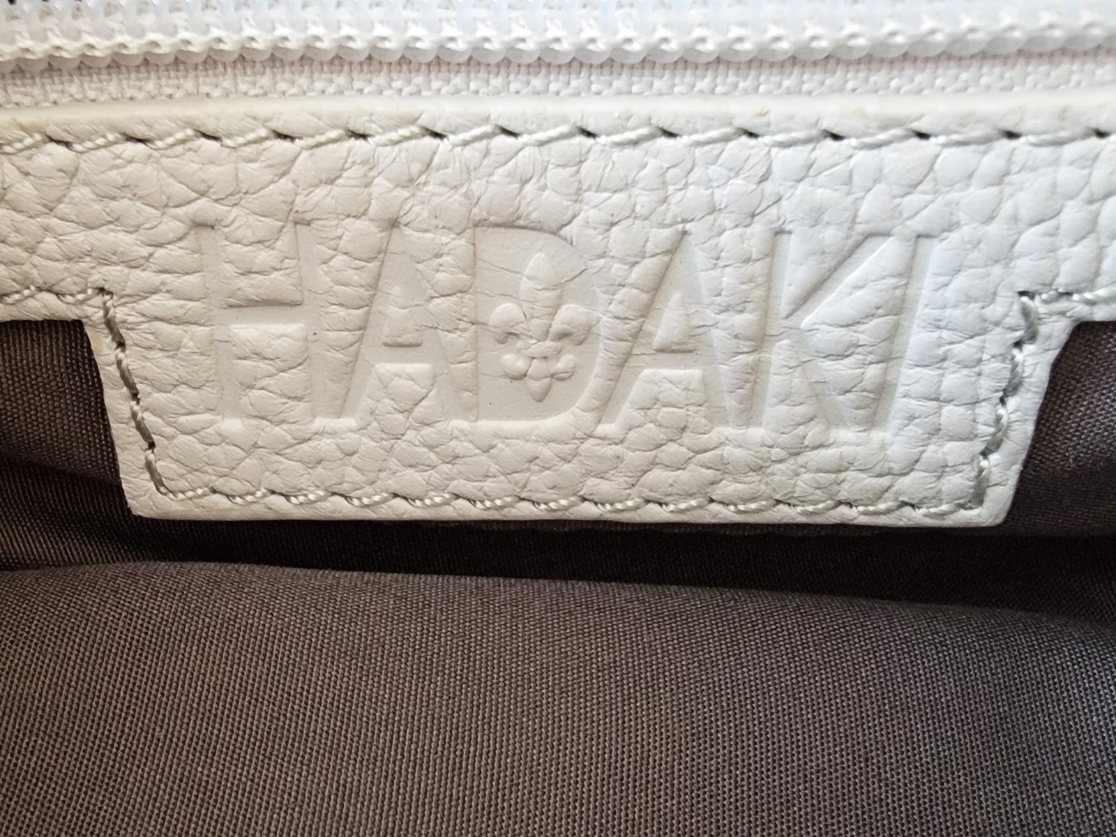NEW HADAKI New Orleans Black & Ivory Pebbled LEATHER Cross Body PURSE Bag Modern