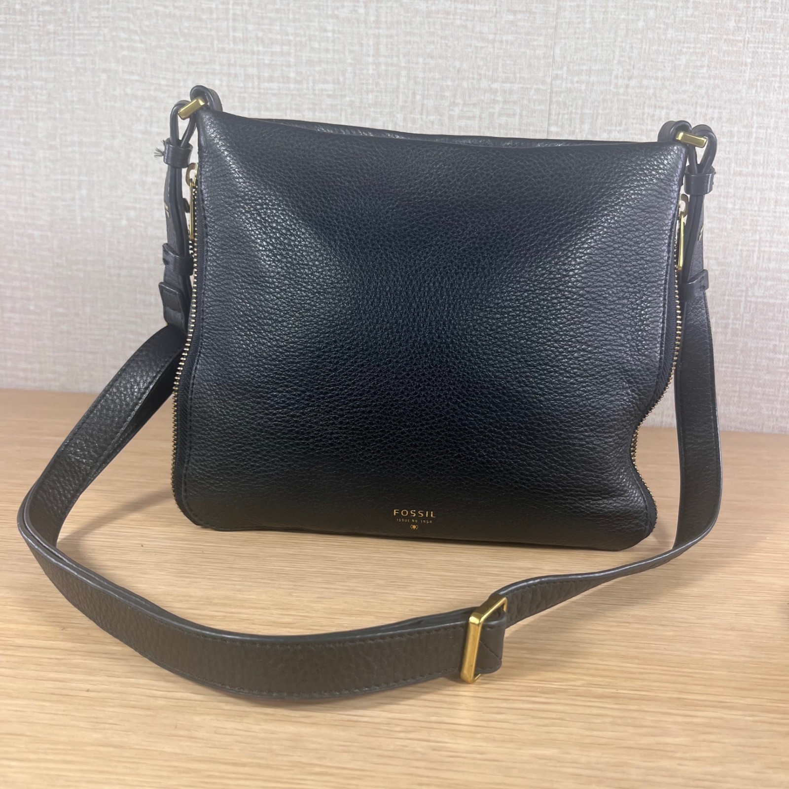Fossil Black Pebbled Cowhide Leather Crossbody Shoulder Bag Gold Zip Large
