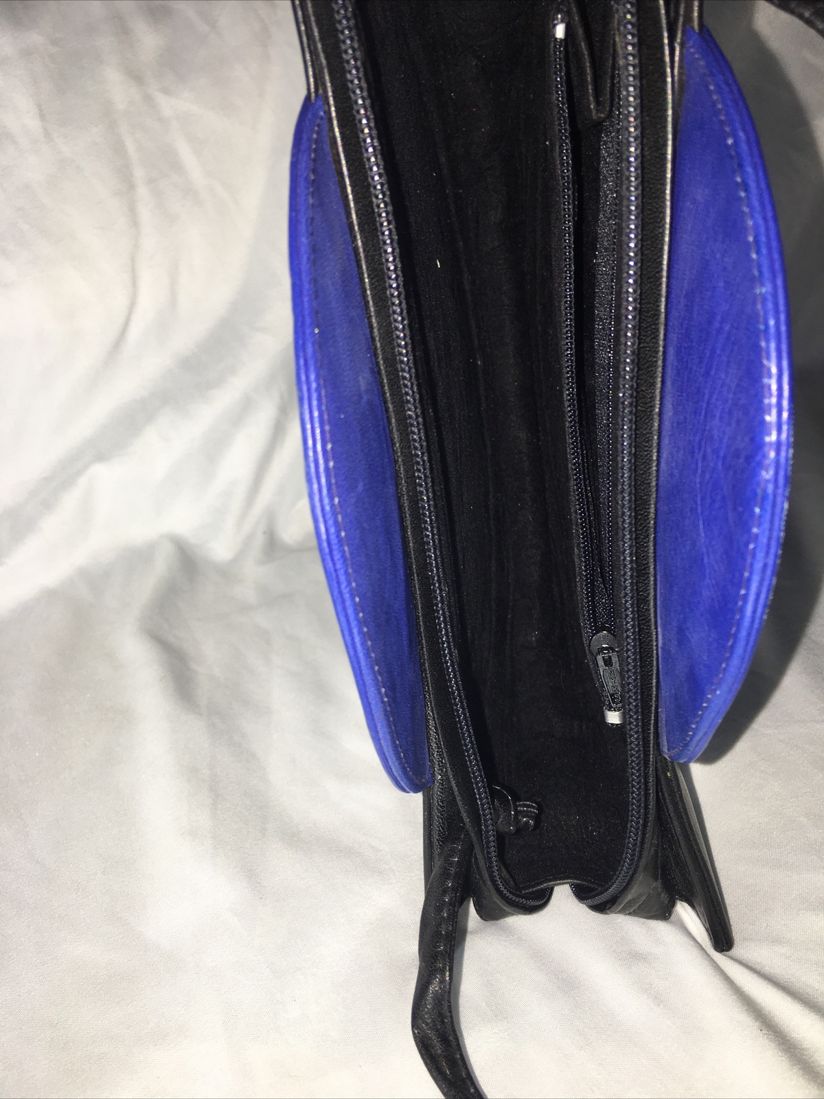 Safi Vintage Blue Circle Black Leather half circle crossbody purse zip Size M
