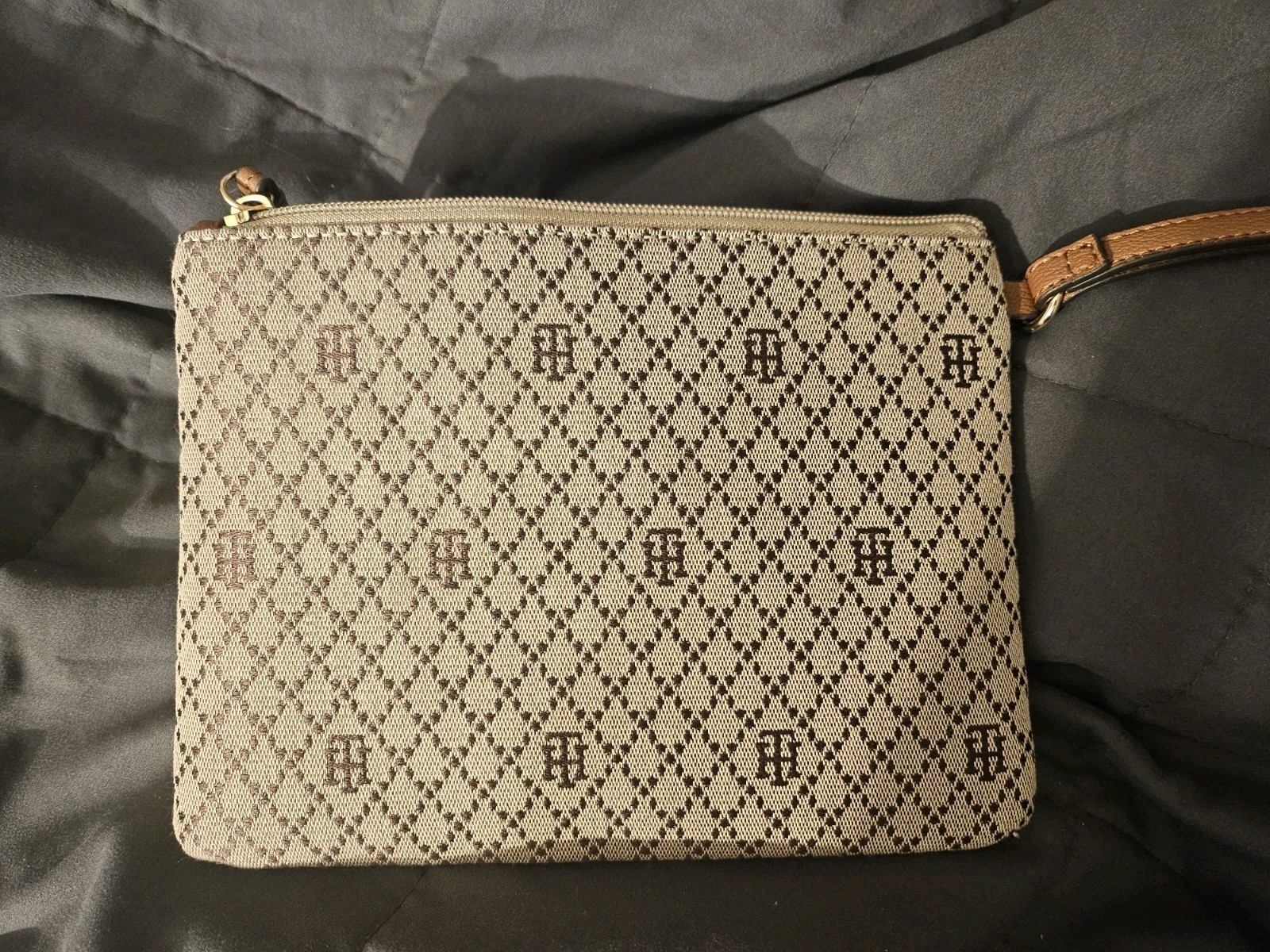 TOMMY HILFIGER Wristlet Handbag Clutch Wrist Strap design 9×6.5in