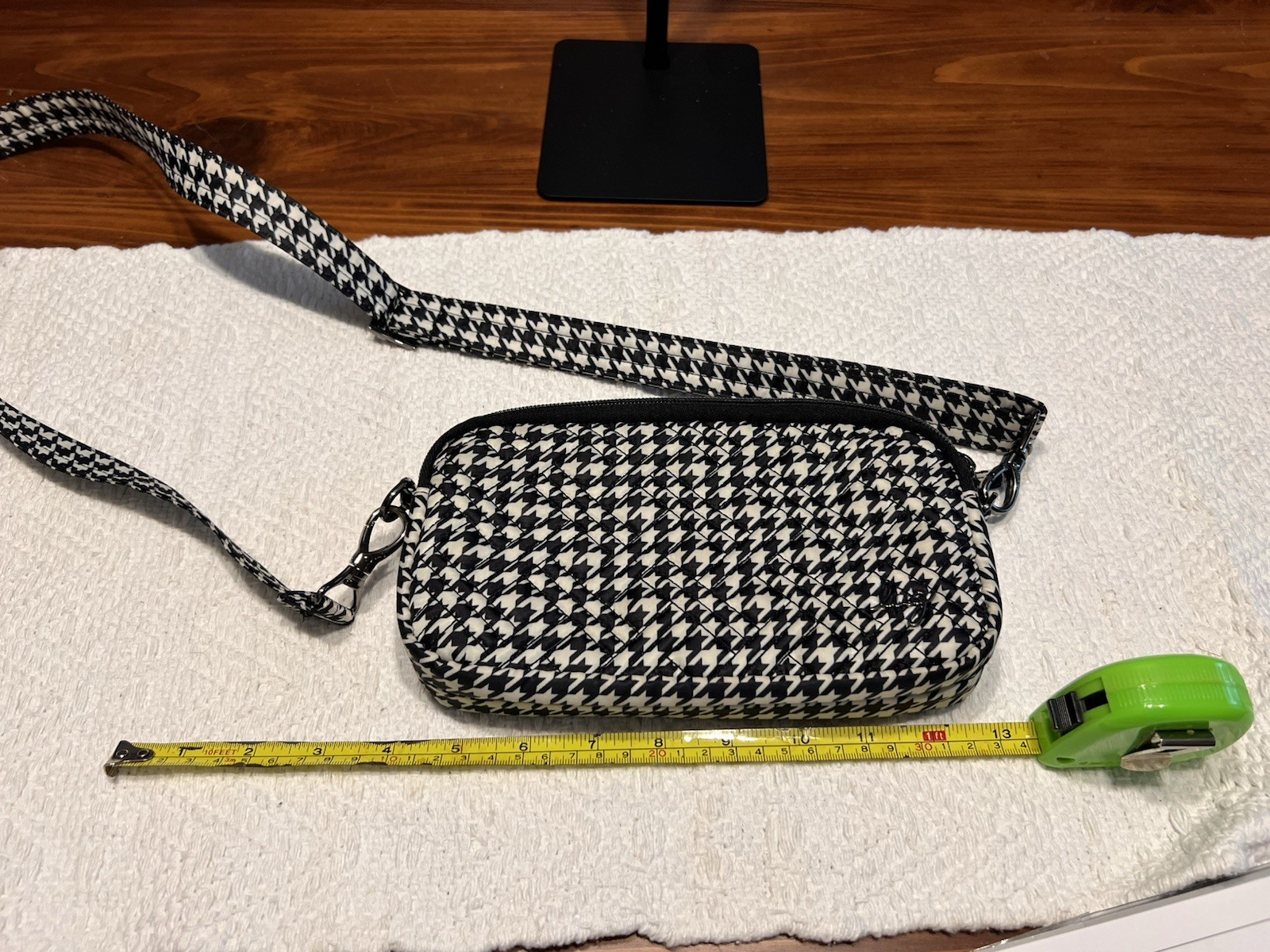 Lug Black/White Houndstooth Small Crossbody Zip, Detachable Adj Strap Red Lined