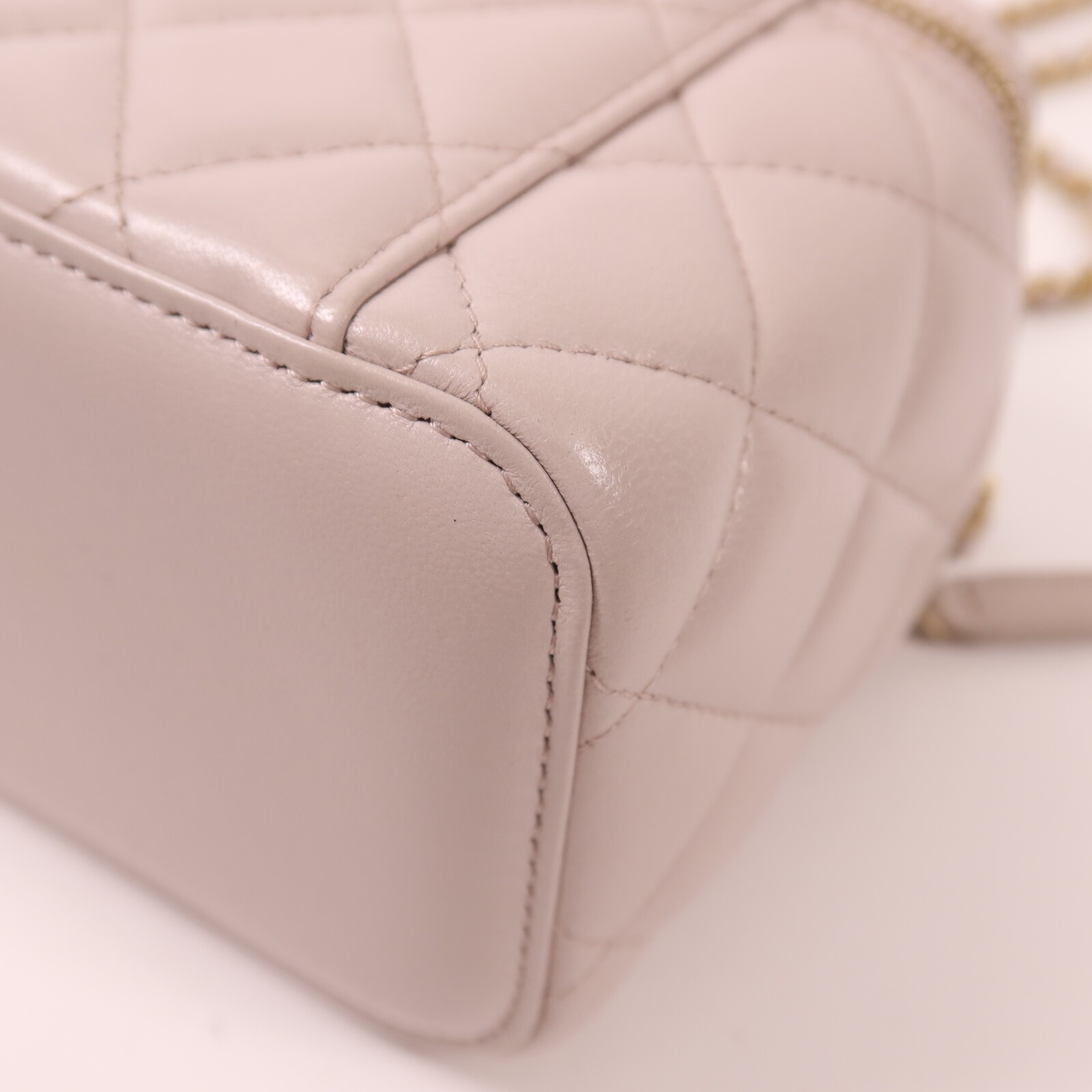 CHANEL CC GHW Gold Ball Vanity Case Chain Shoulder Lambskin Leather Taro Purple