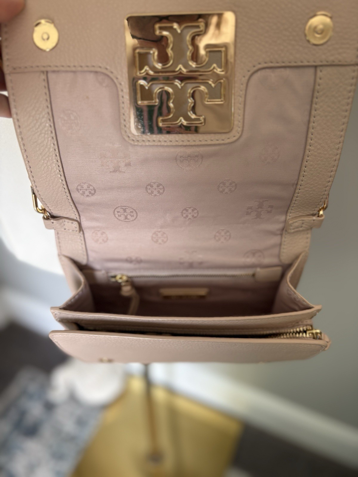 Tory Burch Emerson Blush Pebbled Leather Crossbody Bag Gold Logo Chain Strap