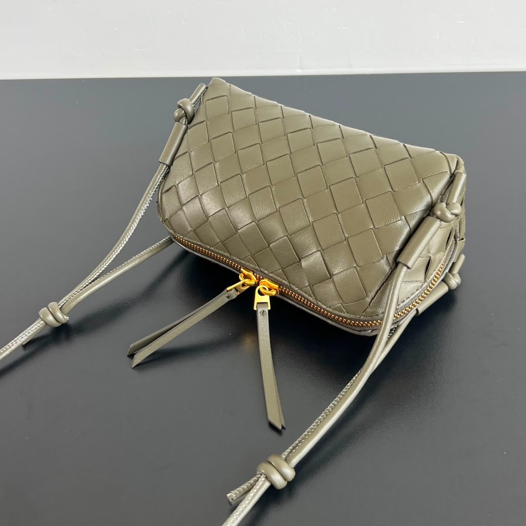 Bottega Veneta Concert Pouch Small Olive Green Intrecciato Leather Crossbody