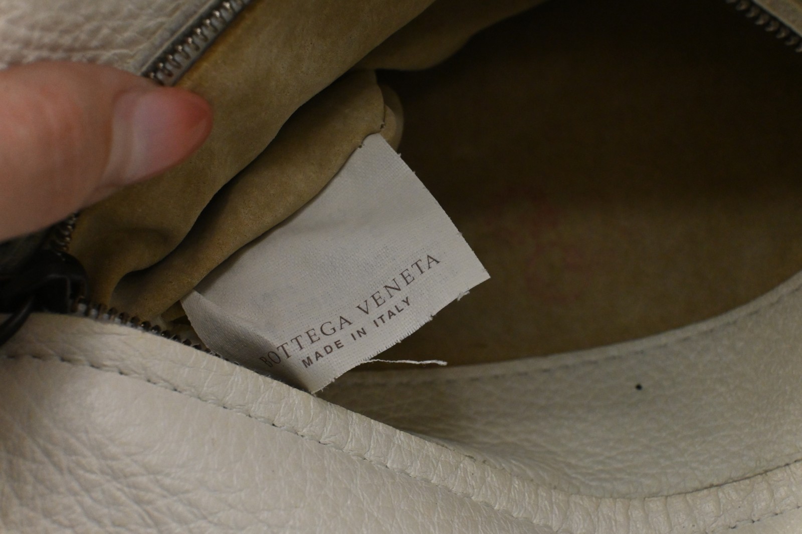 Authentic BOTTEGA VENETA INTRECCIATO tote bag in off-white leather