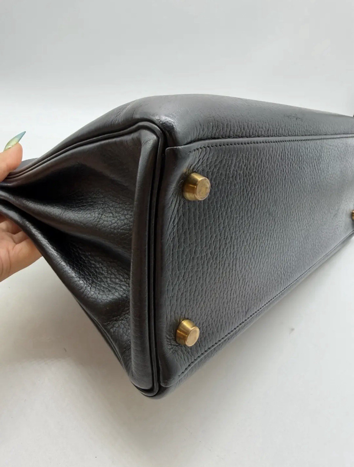 HERMÈS Kelly 32 Black Top Handle Bag Gold Hardware Ardennes Leather