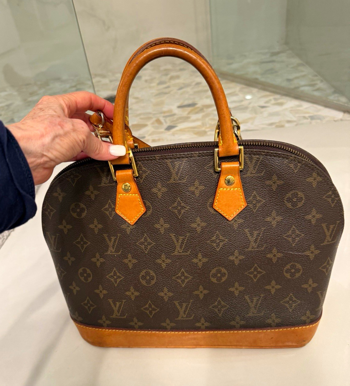 Authentic Louis Vuitton Alma Monogram Small Dome Satchel Zip Detachable Strap