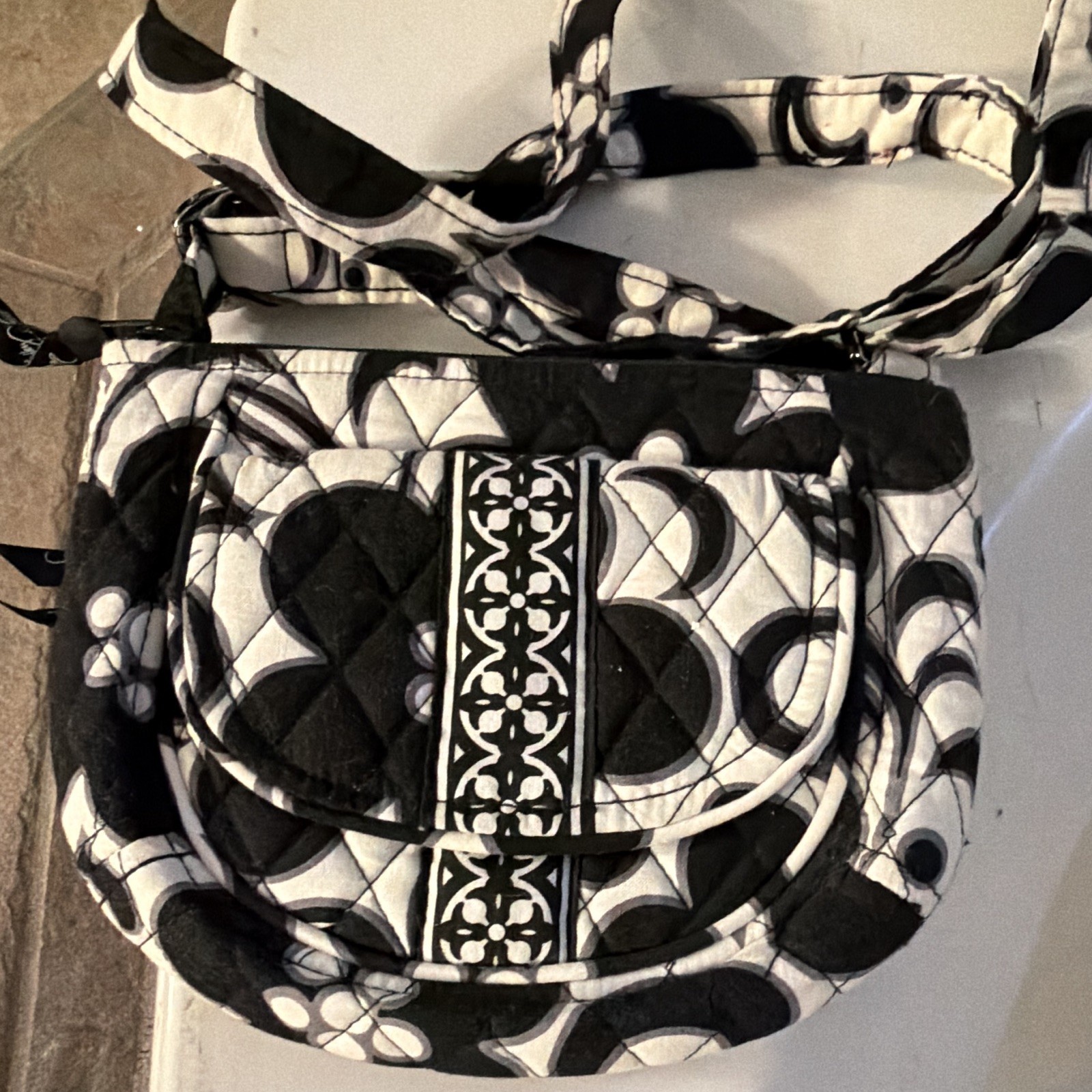 Vera Bradley Black & White Floral Crossbody Bag Zip Closure Adjustable Strap