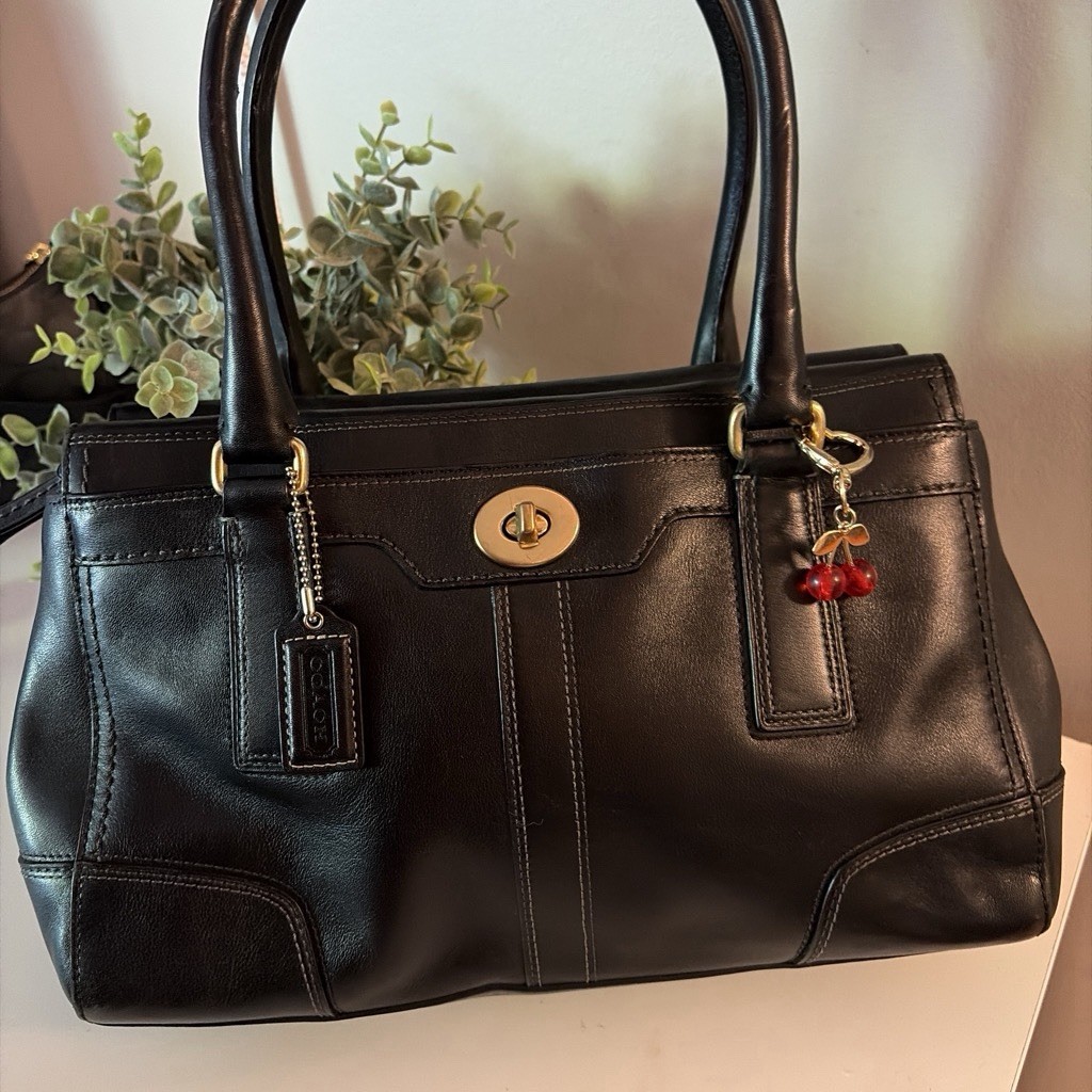 Coach Hamptons Black Leather Turnlock bag