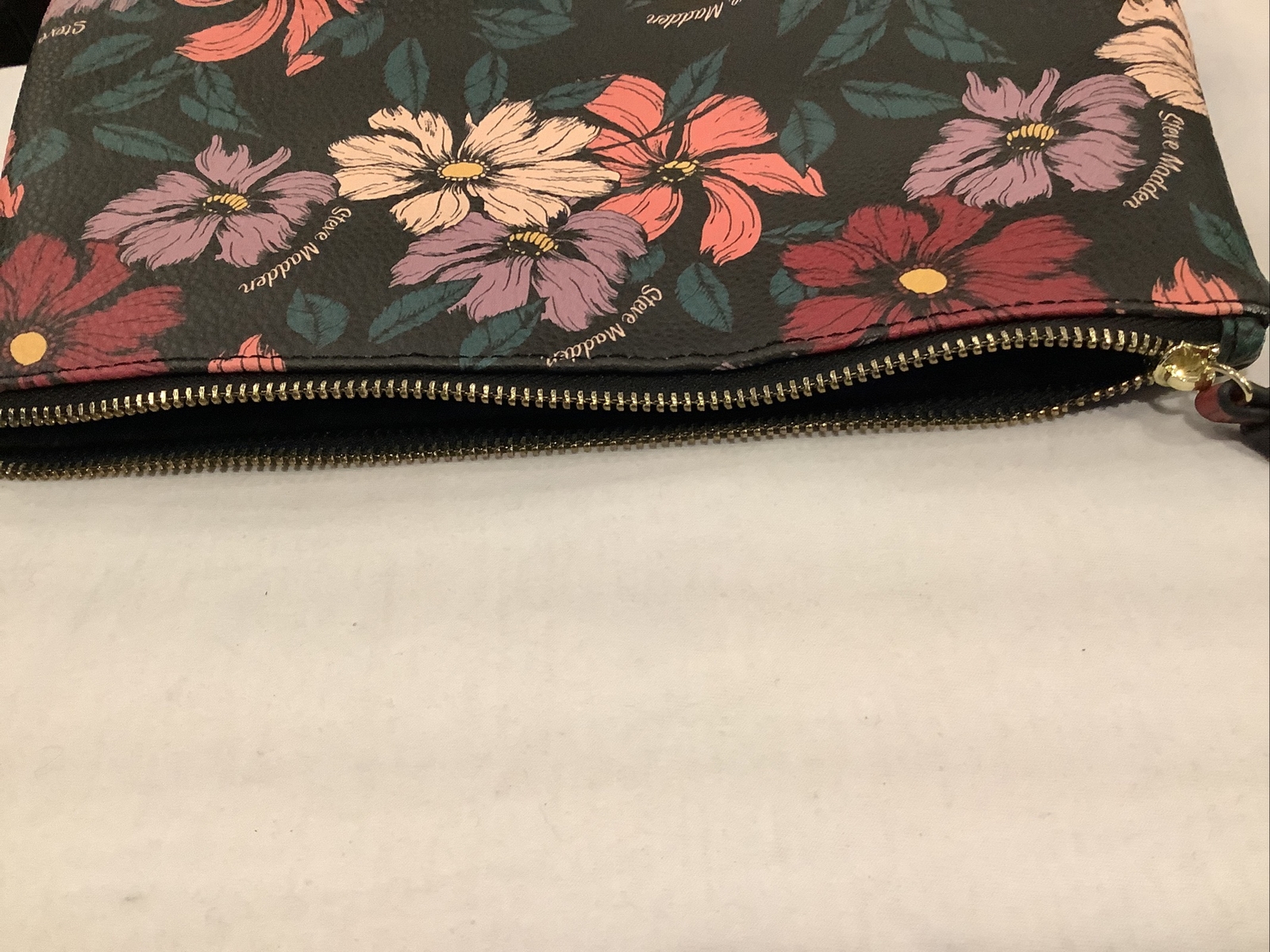Steve Madden Floral Clutch LeatherBag~ Zipper Doesn’t Work, It’s stuck!!